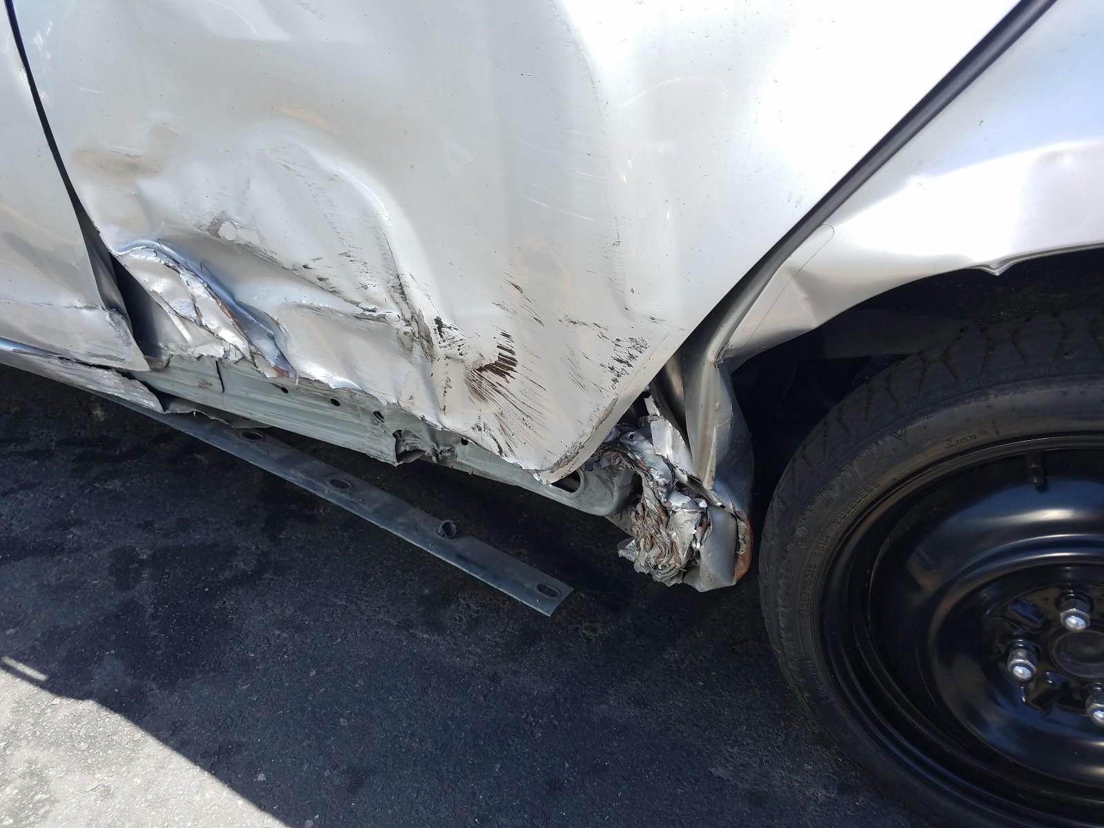 Photo 9 from auction – 2016 TOYOTA PRIUS C with VIN JTDKDTB37G1124387