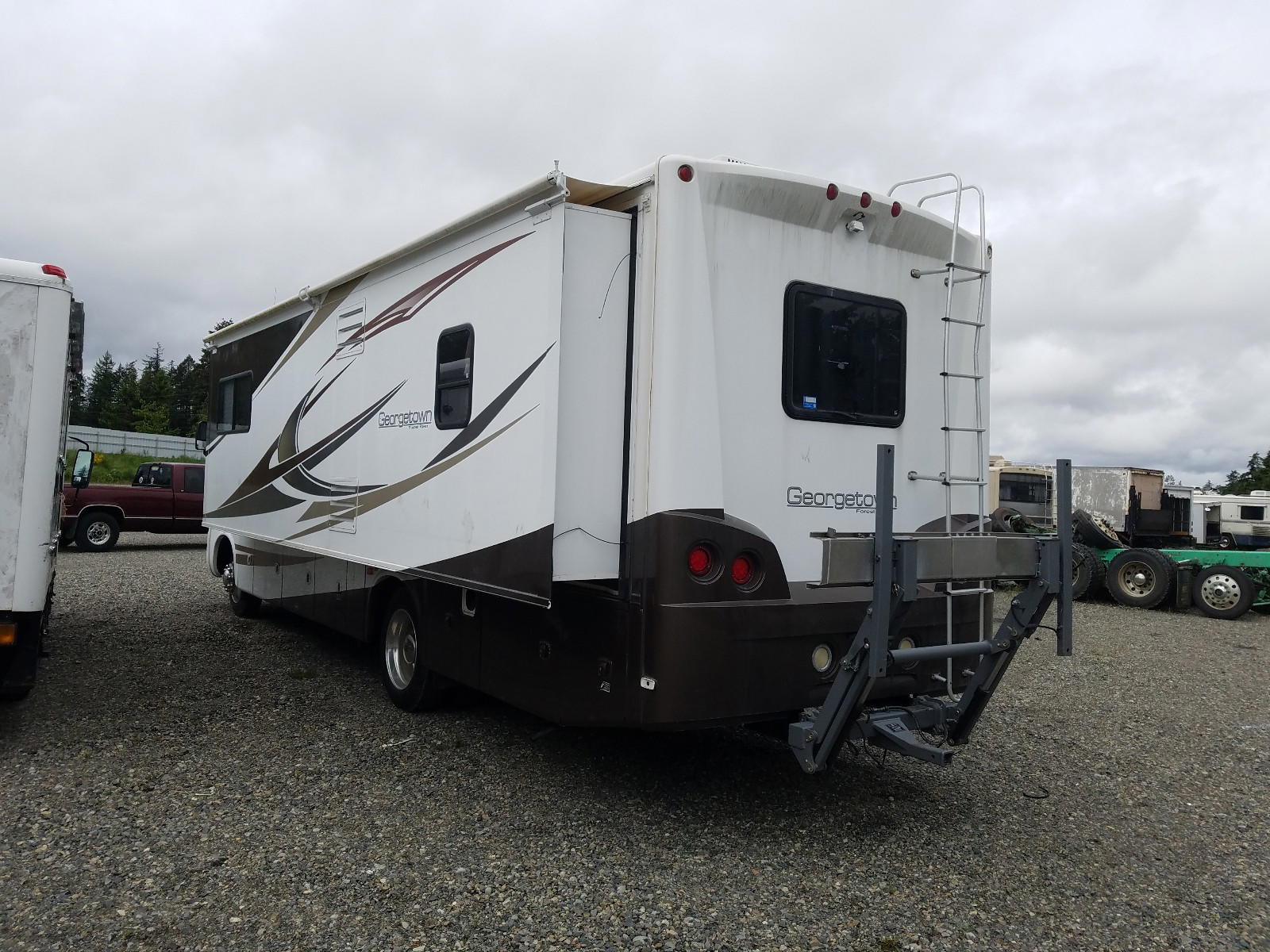 Photo 3 from auction – 2011 FORD F53 with VIN 1F66F5DY3B0A06323