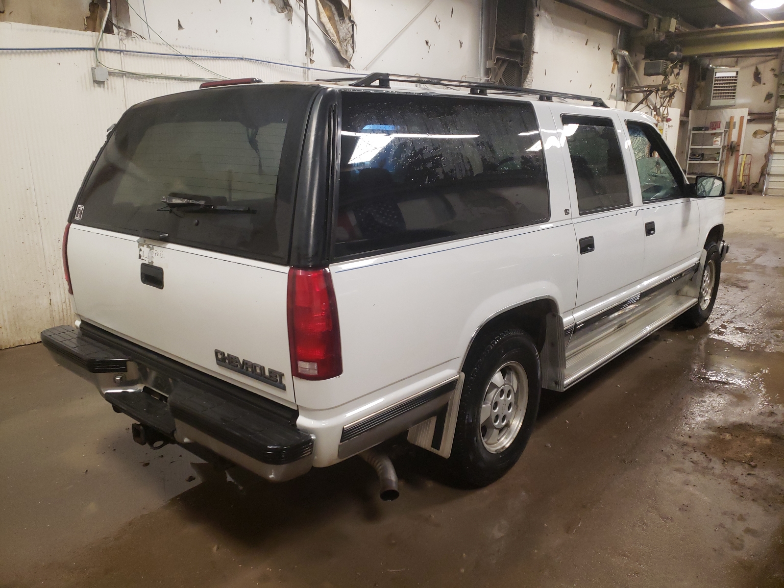 Photo 4 from auction – 1995 CHEVROLET SUBURBAN K with VIN 3GNFK16K8SG117737