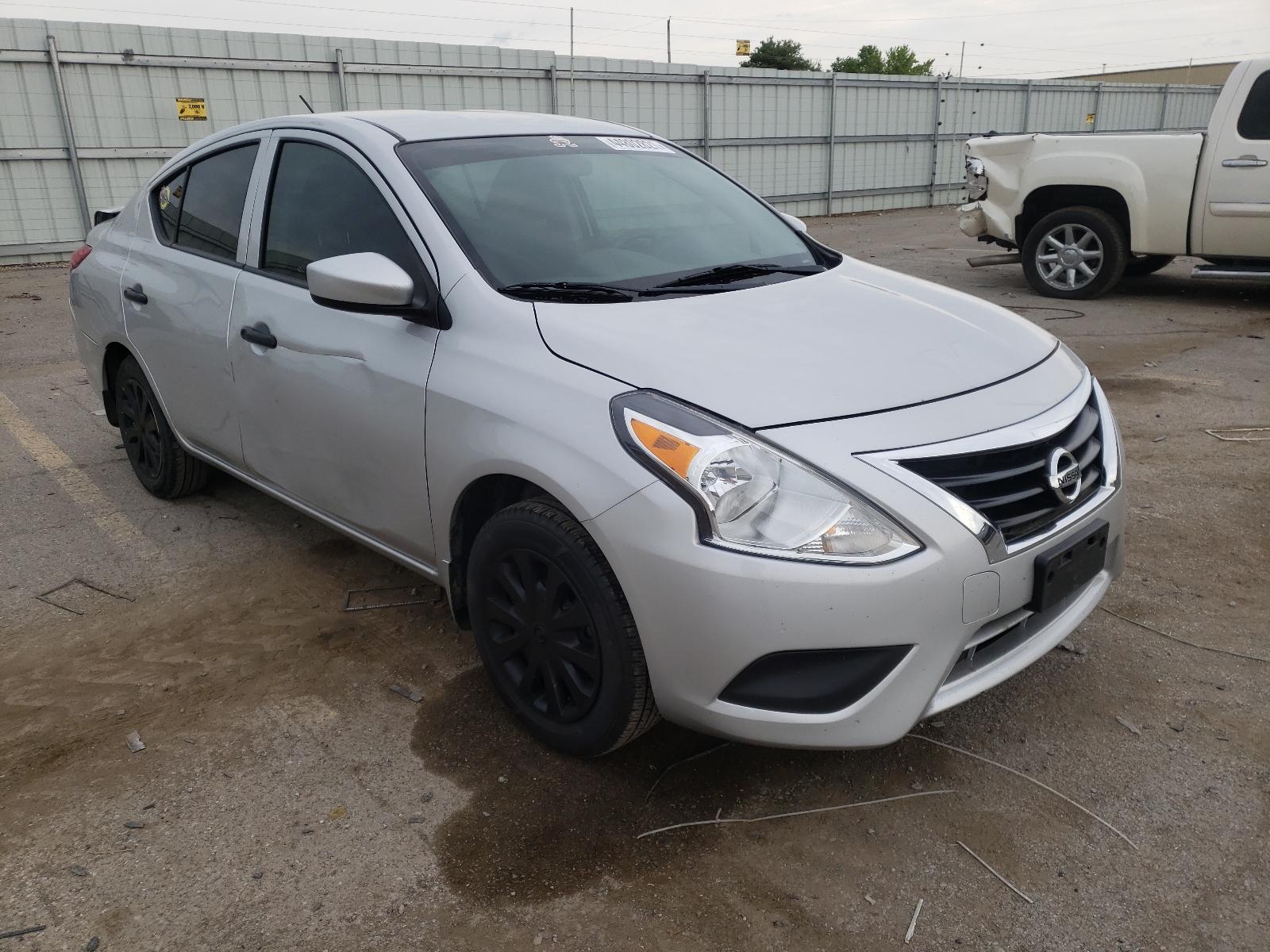 NISSAN VERSA S 2018 with VIN 3N1CN7AP0JL822114 - Photo from auction