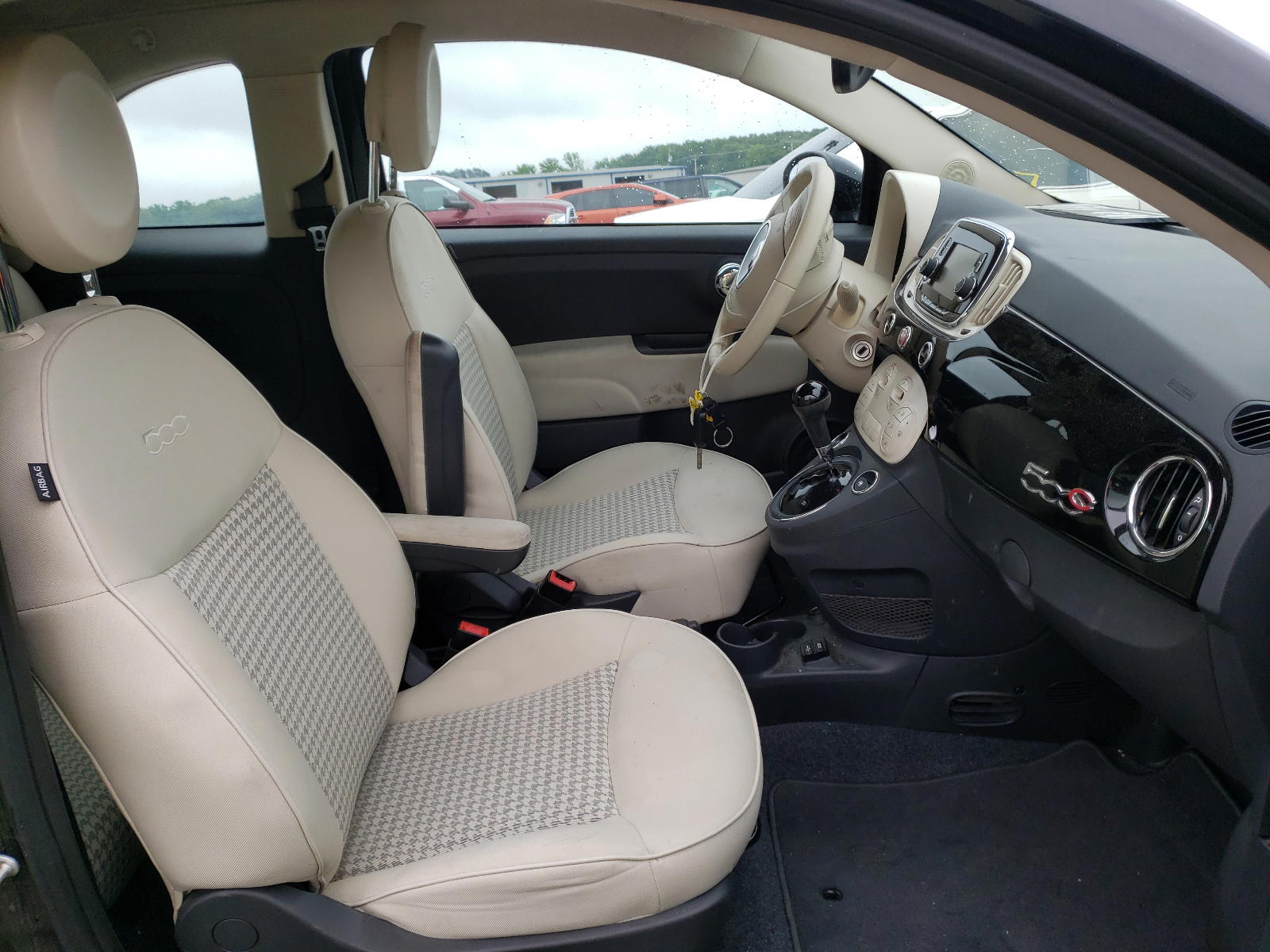 Photo 5 from auction – 2017 FIAT 500 POP with VIN 3C3CFFLRXHT571104