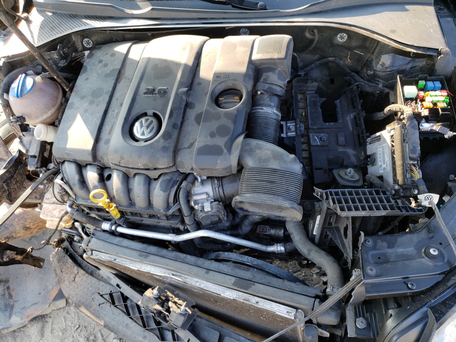 Photo 7 from auction – 2014 VOLKSWAGEN PASSAT SE with VIN 1VWBP7A32EC019688