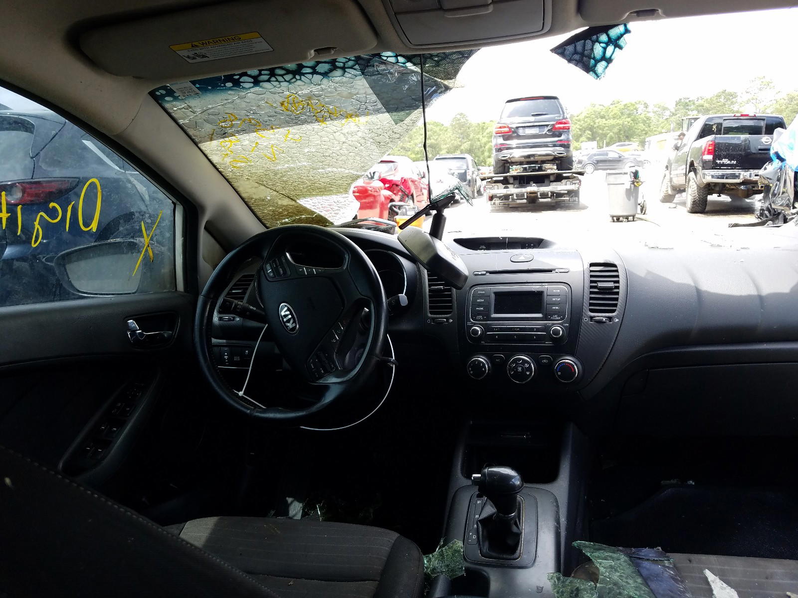 Photo 9 from auction – 2015 KIA FORTE EX with VIN KNAFX4A85F5266365