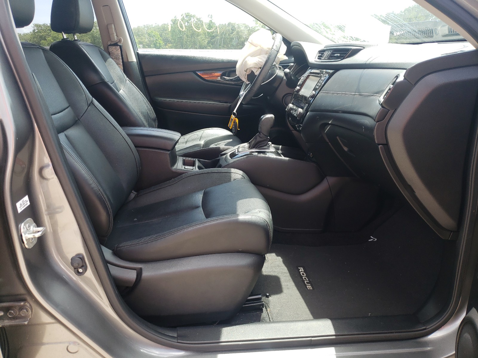 Photo 5 from auction – 2017 NISSAN ROGUE with VIN JN8AT2MT3HW390374