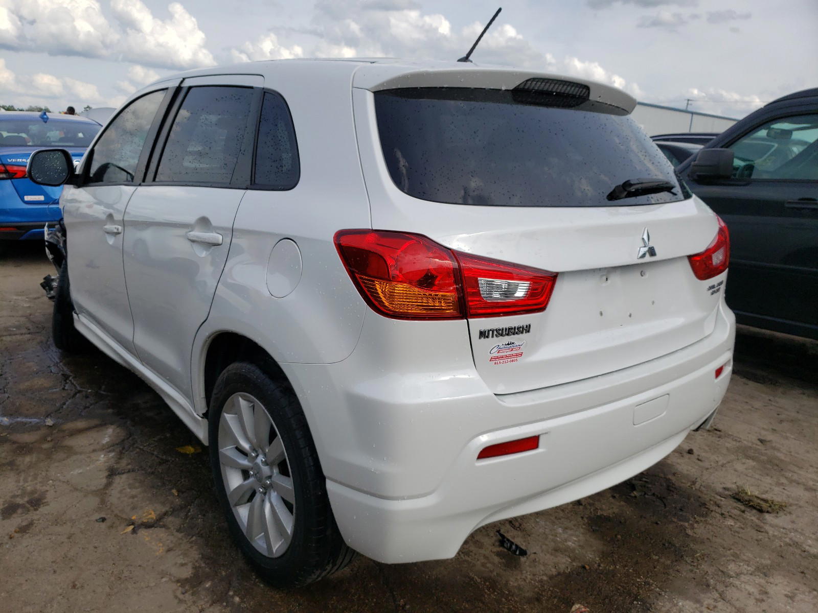 Photo 3 from auction – 2011 MITSUBISHI OUTLANDER with VIN JA4AP4AU6BZ004698