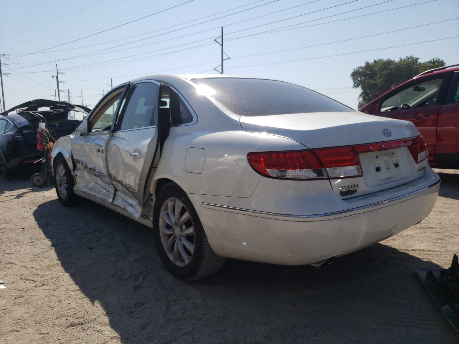 Photo 3 from auction – 2007 HYUNDAI AZERA SE with VIN KMHFC46F37A172494