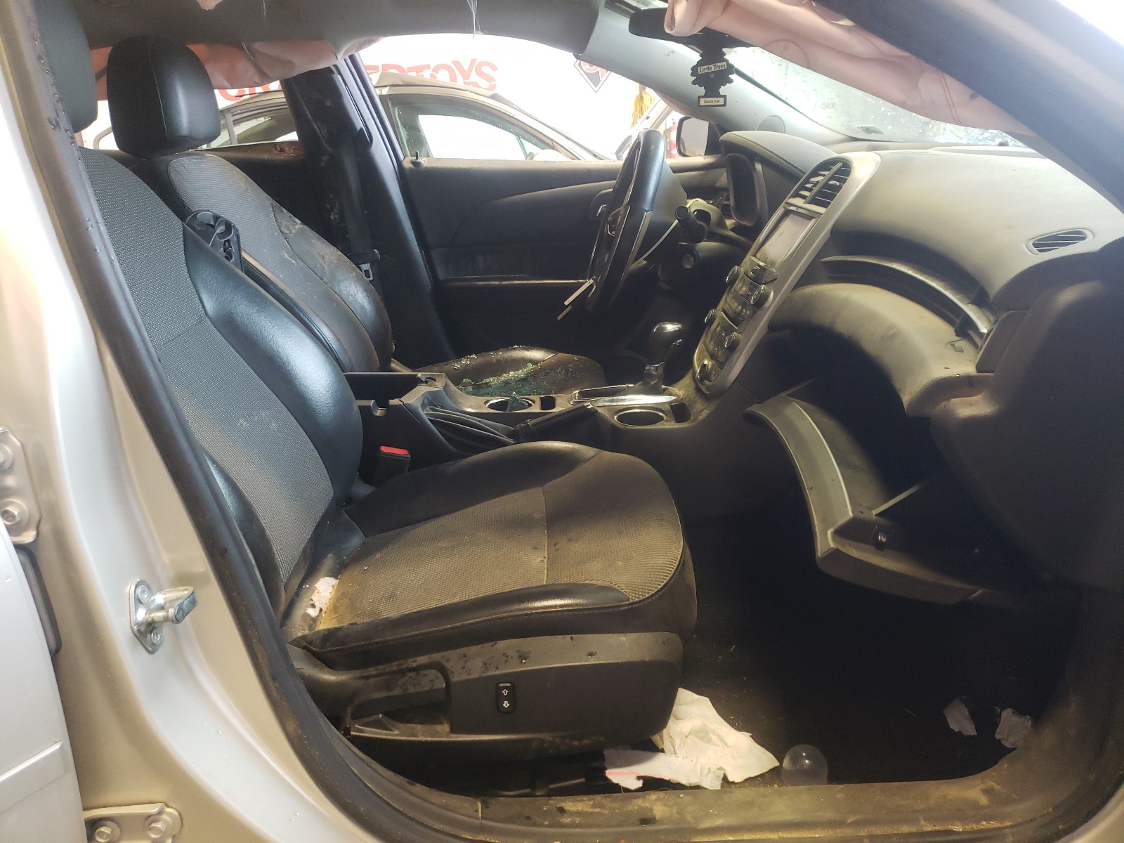 Photo 5 from auction – 2015 CHEVROLET MALIBU 1LT with VIN 1G11C5SL0FF273938