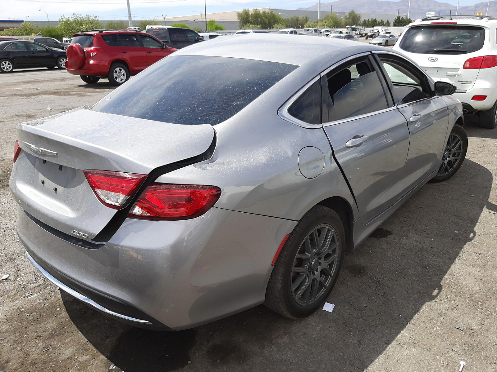 Photo 4 from auction – 2015 CHRYSLER 200 LIMITE with VIN 1C3CCCAB1FN537501