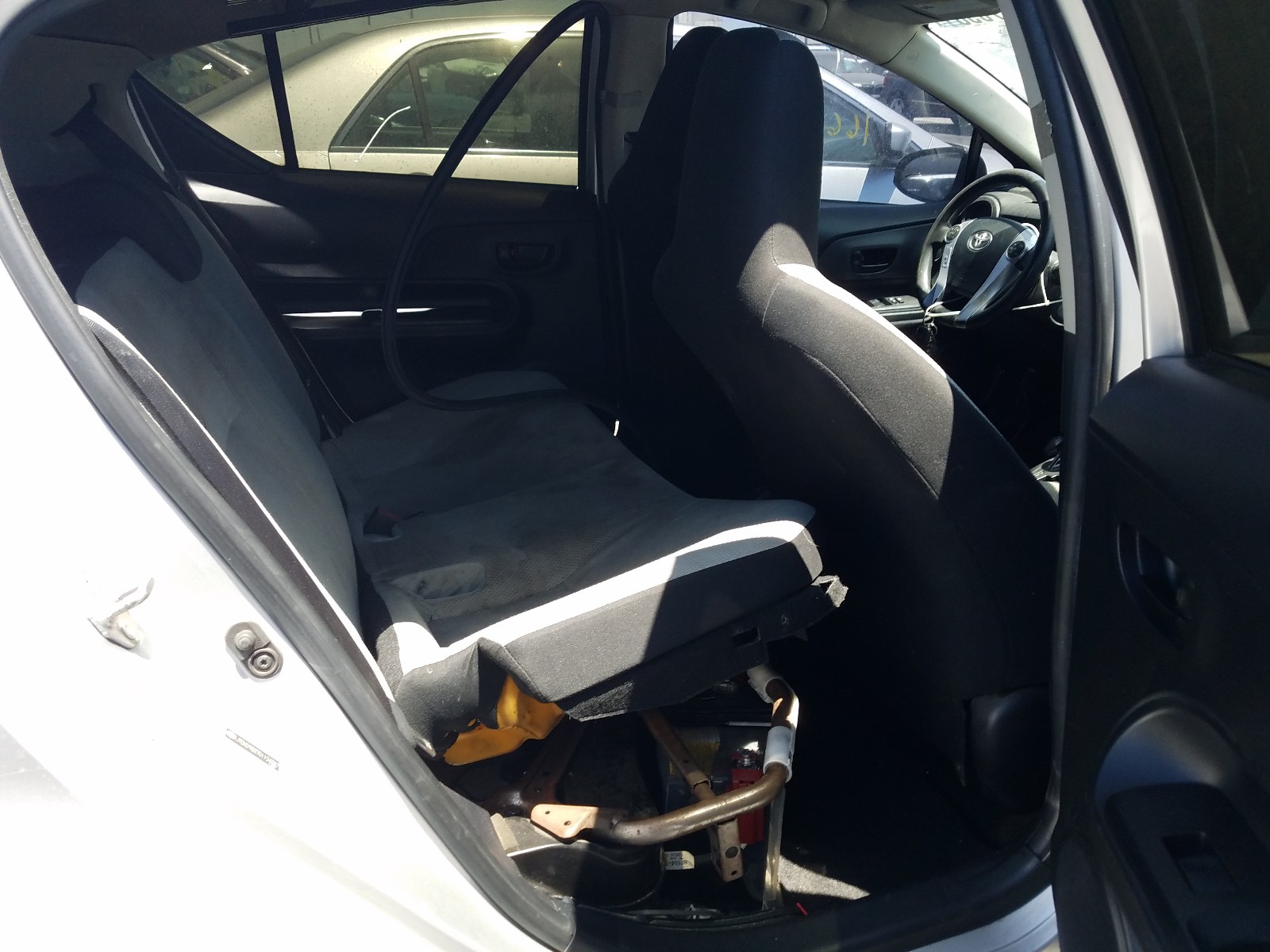 Photo 6 from auction – 2016 TOYOTA PRIUS C with VIN JTDKDTB37G1124387