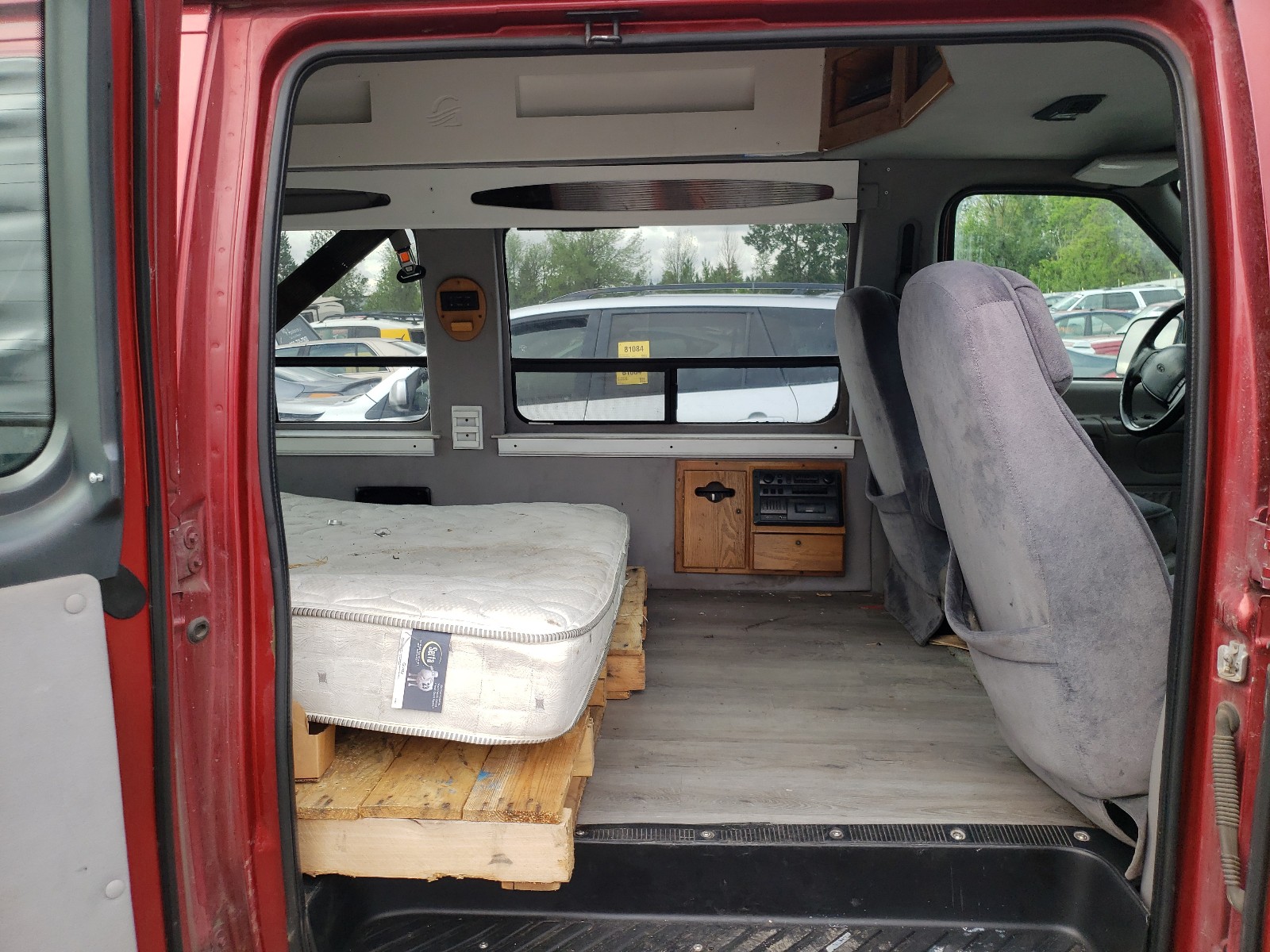Photo 6 from auction – 1999 FORD ECONOLINE with VIN 1FDRE14W1XHA75536