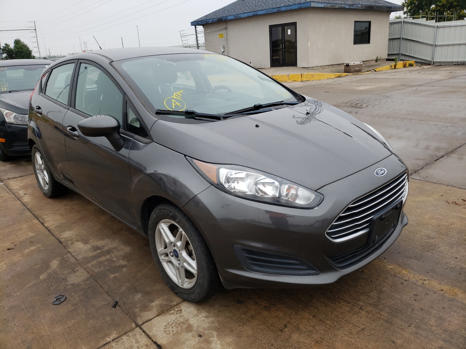 FORD FIESTA SE 2017 z numerem VIN 3FADP4EJ3HM110383 - Zdjęcie z aukcji