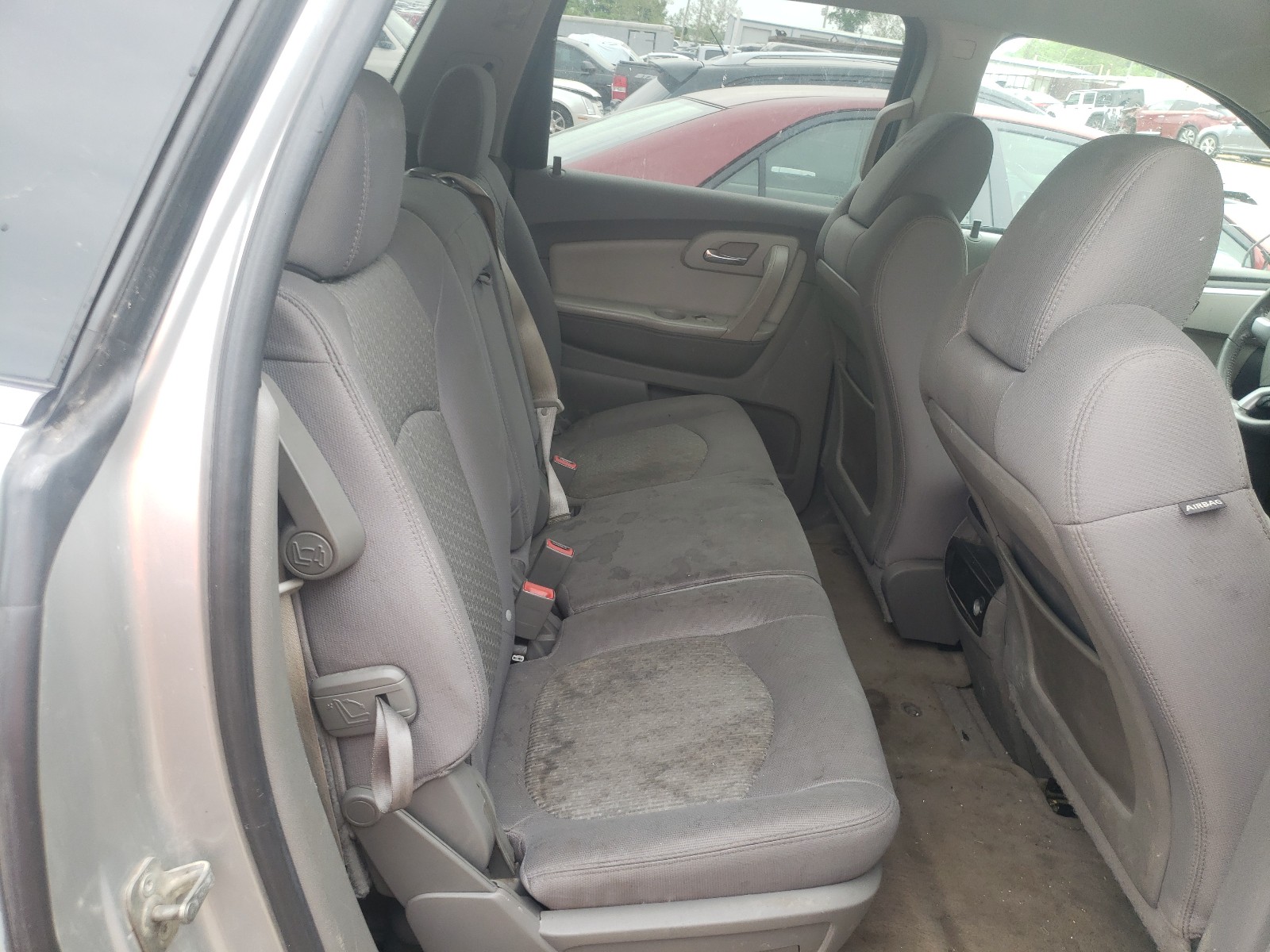Photo 6 from auction – 2010 CHEVROLET TRAVERSE L with VIN 1GNLRFED8AJ226694