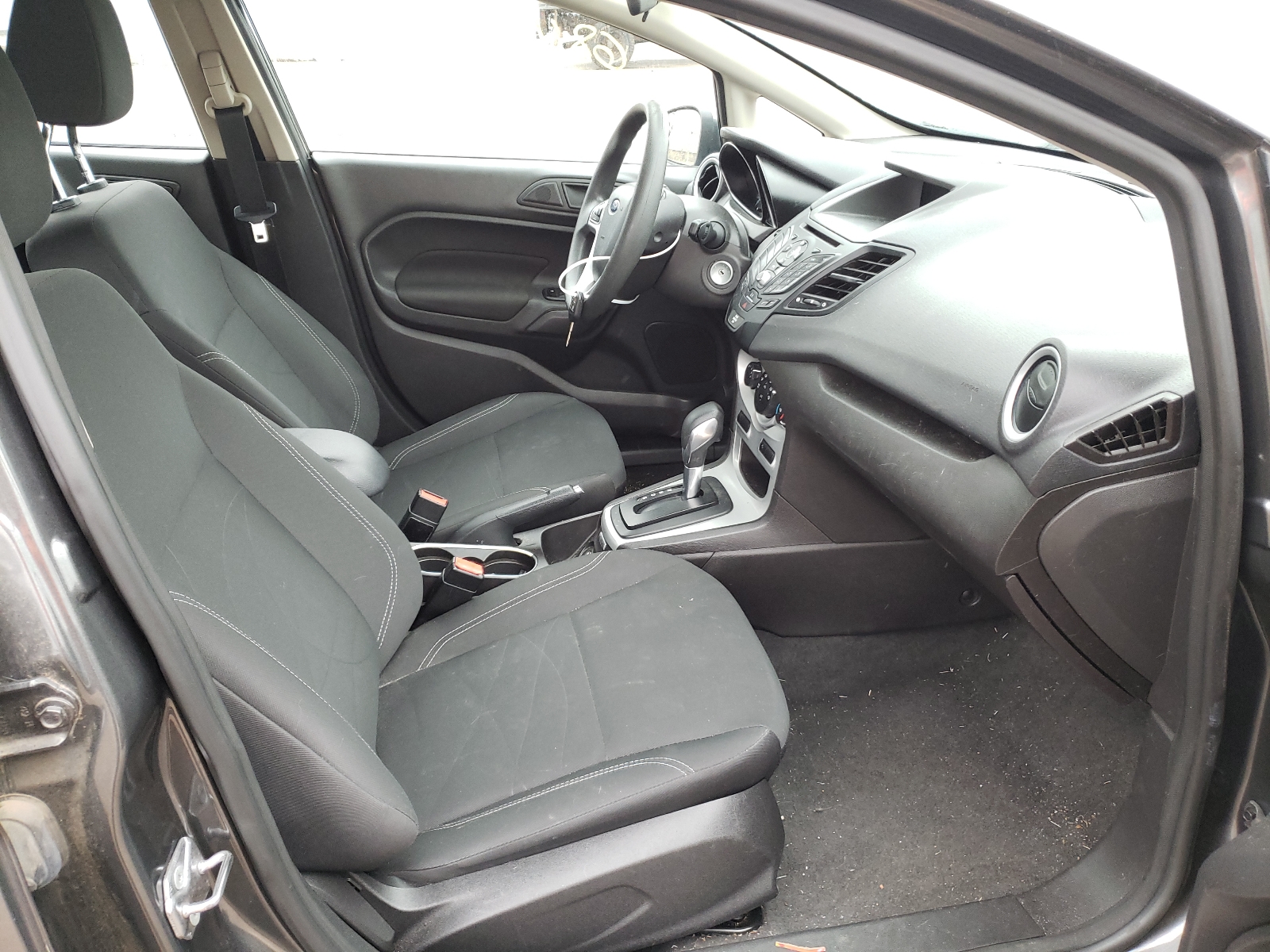 Zdjęcie 5 z aukcji – 2017 FORD FIESTA SE z VIN 3FADP4EJ3HM110383