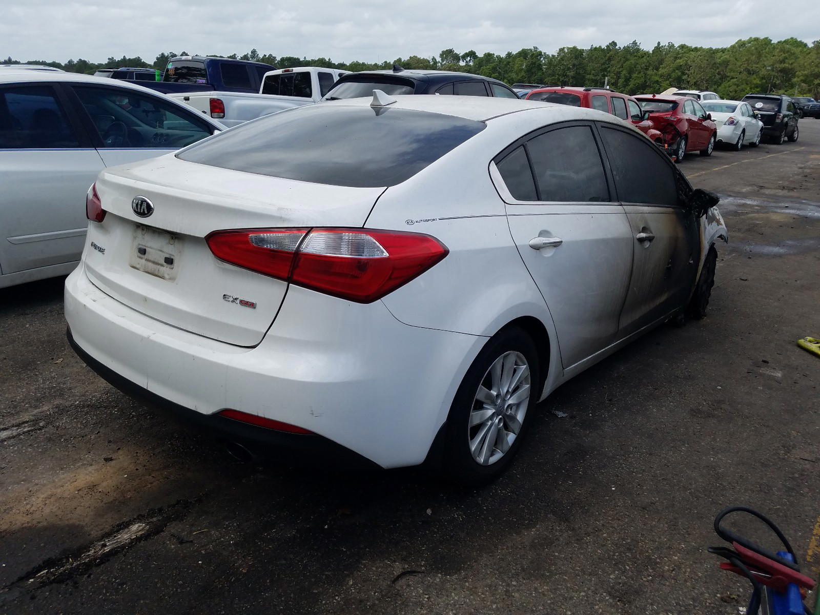Photo 4 from auction – 2015 KIA FORTE EX with VIN KNAFX4A85F5266365