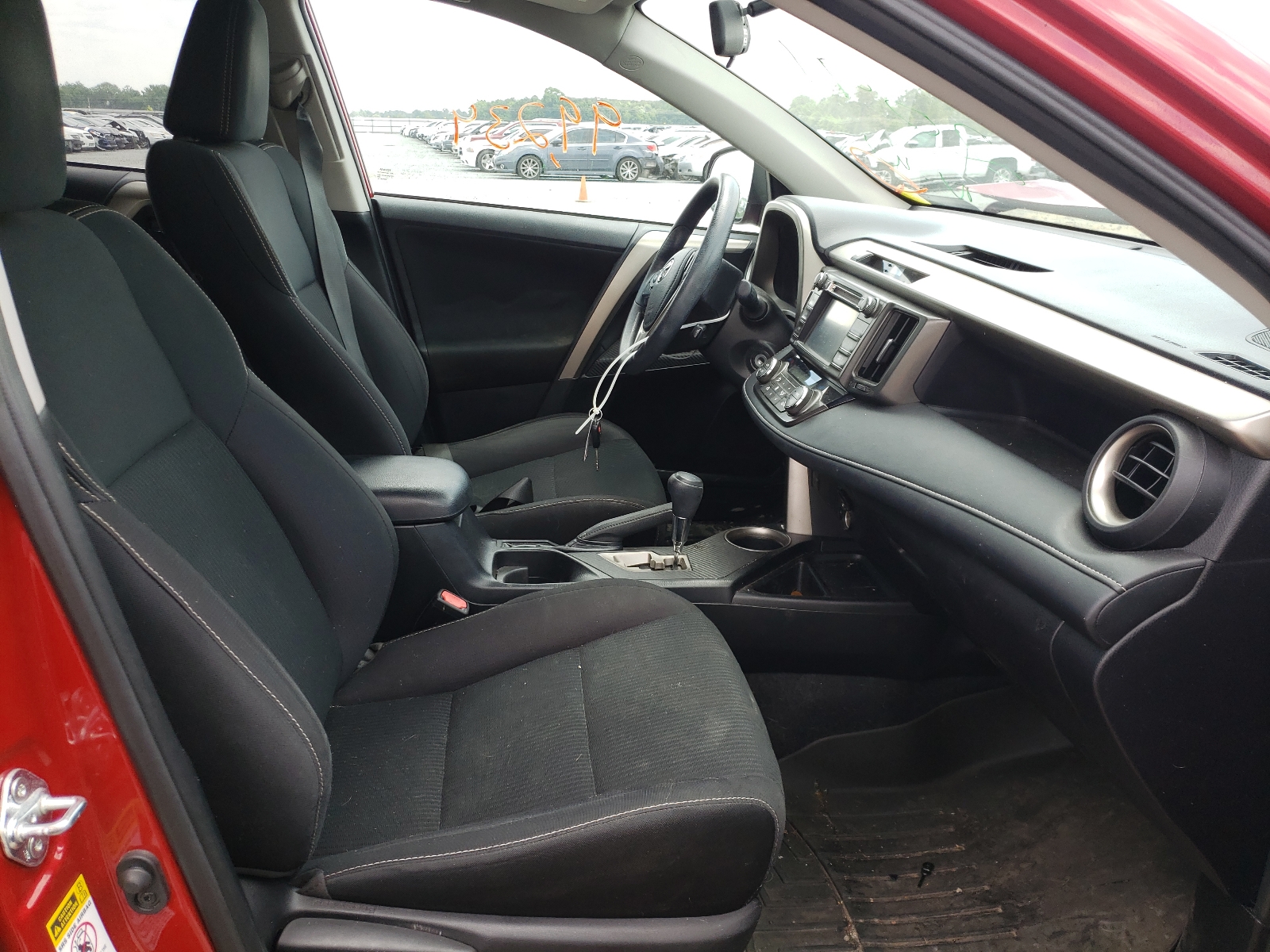 Photo 5 from auction – 2014 TOYOTA RAV4 XLE with VIN 2T3RFREV5EW130289