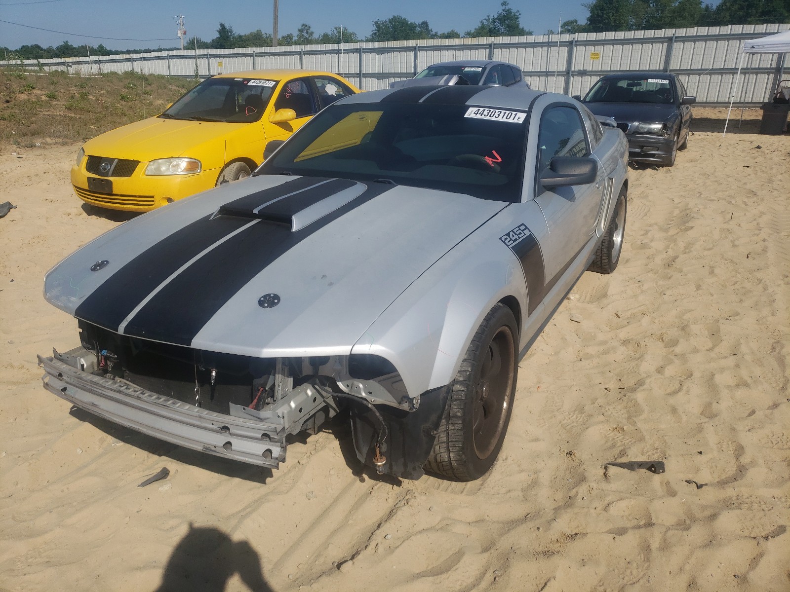 Photo 2 from auction – 2005 FORD MUSTANG with VIN 1ZVFT80N455152446