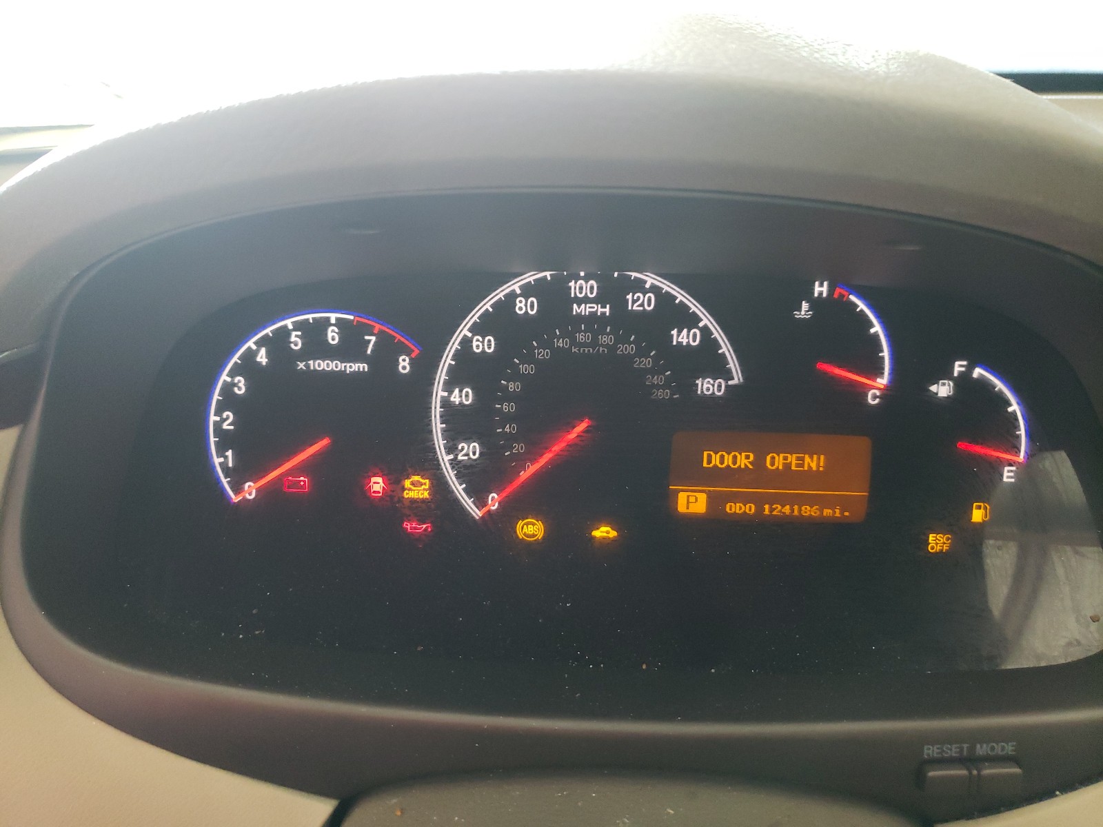 Photo 8 from auction – 2006 HYUNDAI AZERA SE with VIN KMHFC46F86A106893