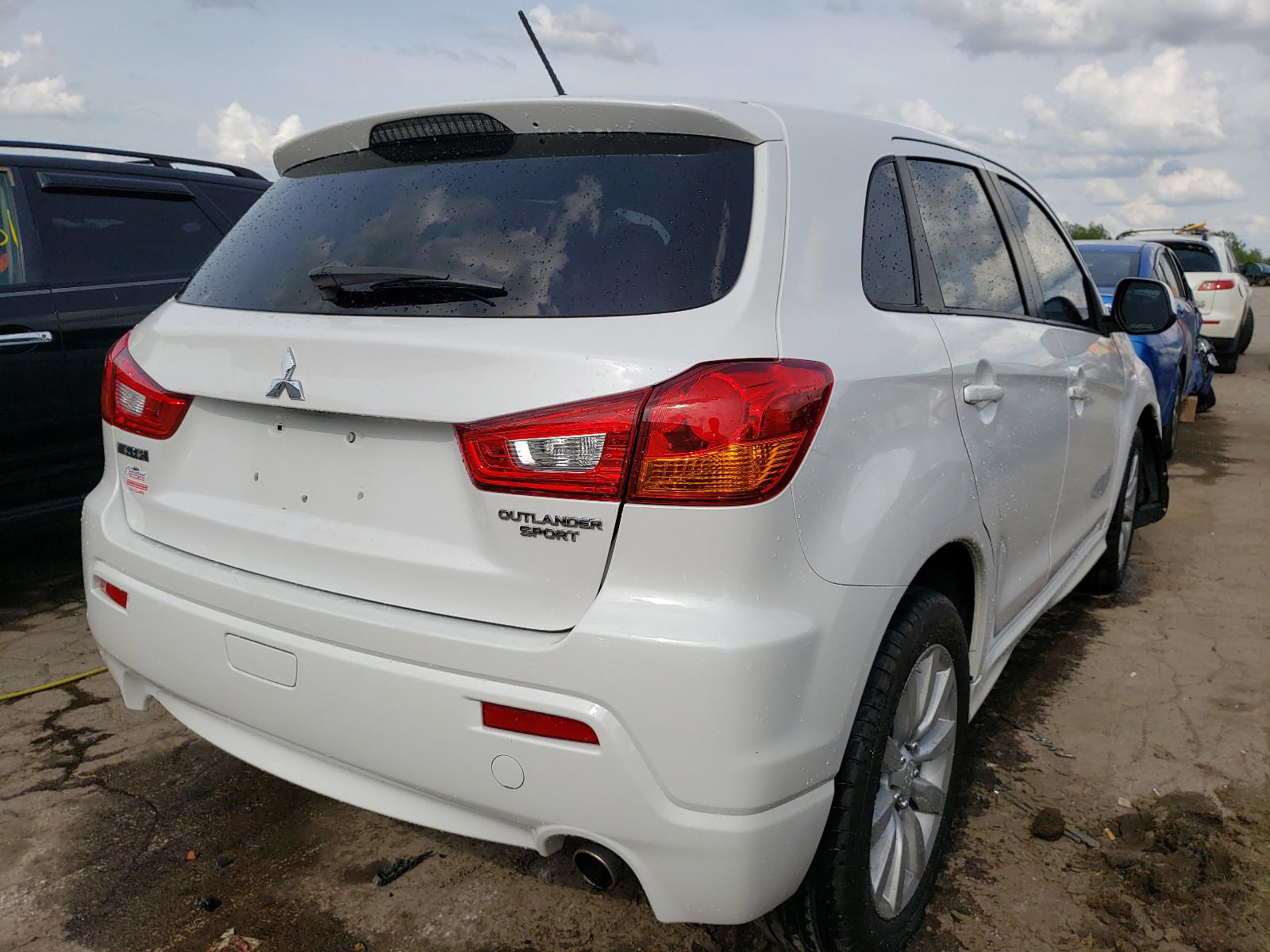 Photo 4 from auction – 2011 MITSUBISHI OUTLANDER with VIN JA4AP4AU6BZ004698