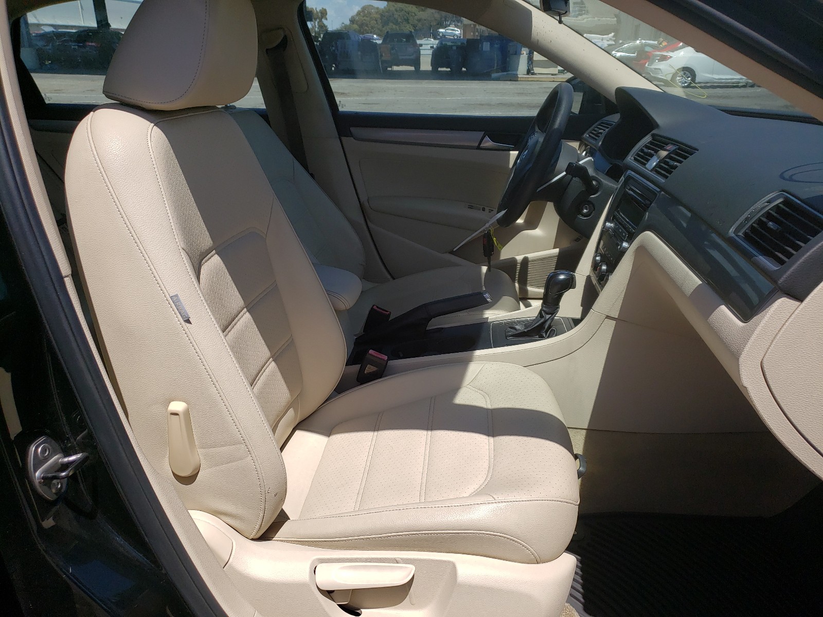 Photo 5 from auction – 2013 VOLKSWAGEN PASSAT S with VIN 1VWAP7A37DC138203