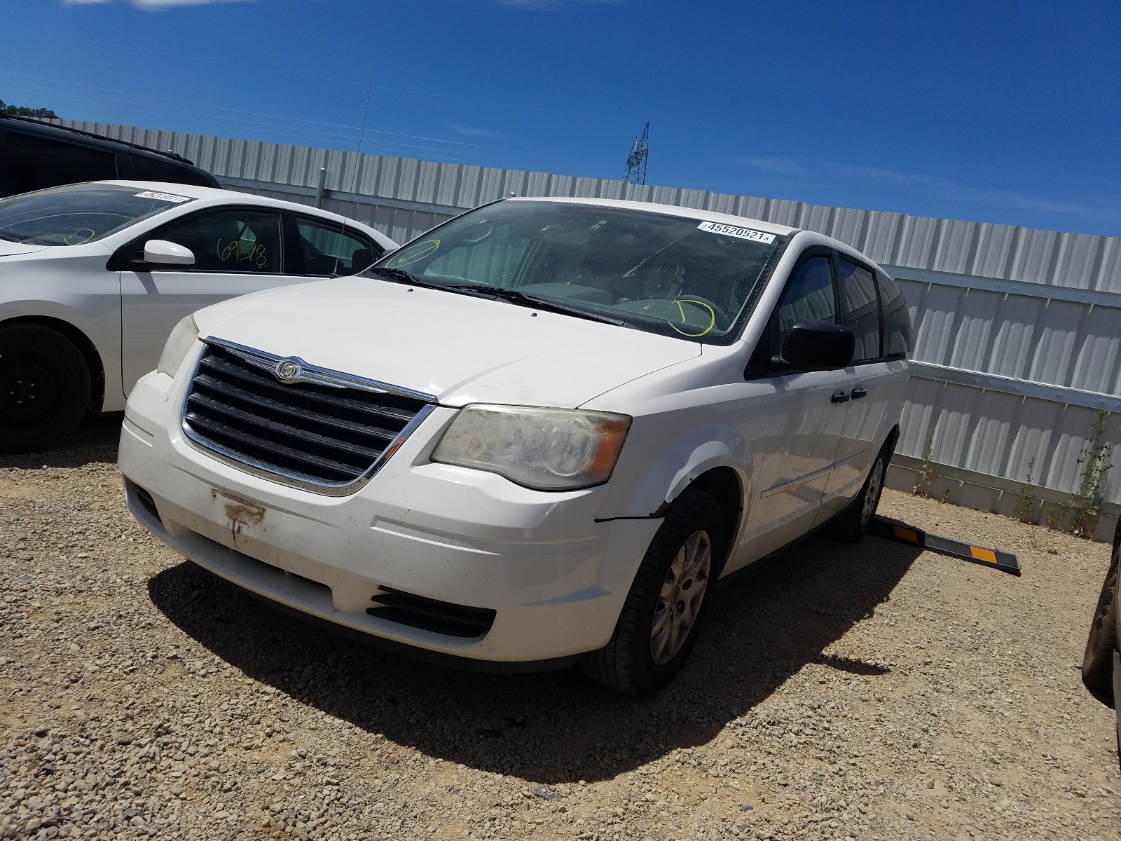 Photo 2 from auction – 2008 CHRYSLER TOWN & COU with VIN 2A8HR44HX8R816627