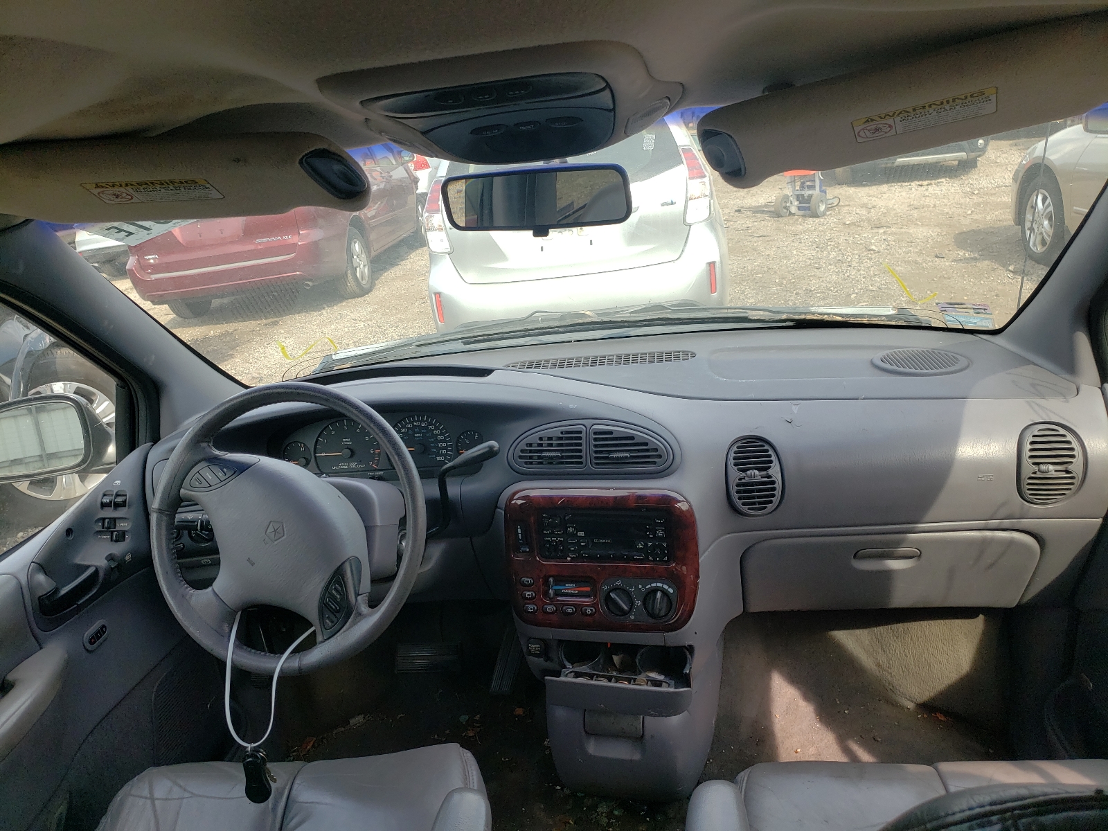 Photo 9 from auction – 2000 CHRYSLER TOWN & COU with VIN 1C4GP54L6YB694141