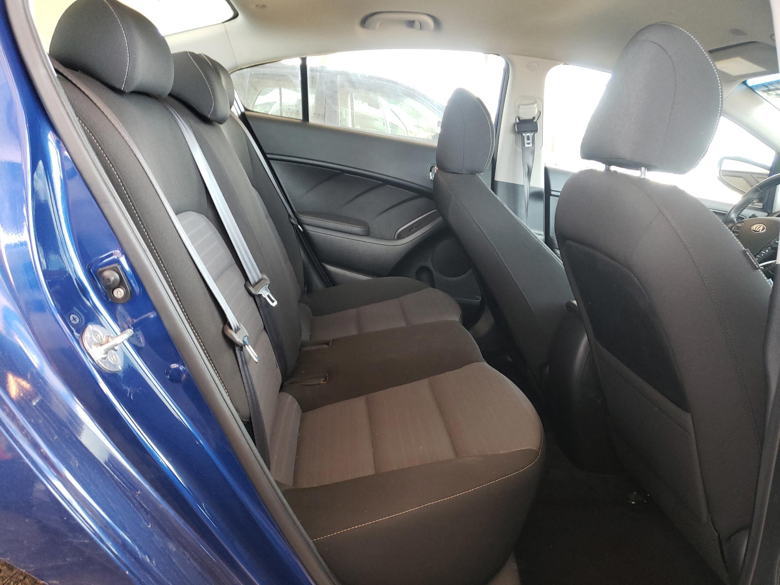 Photo 6 from auction – 2017 KIA FORTE LX with VIN 3KPFL4A78HE107174