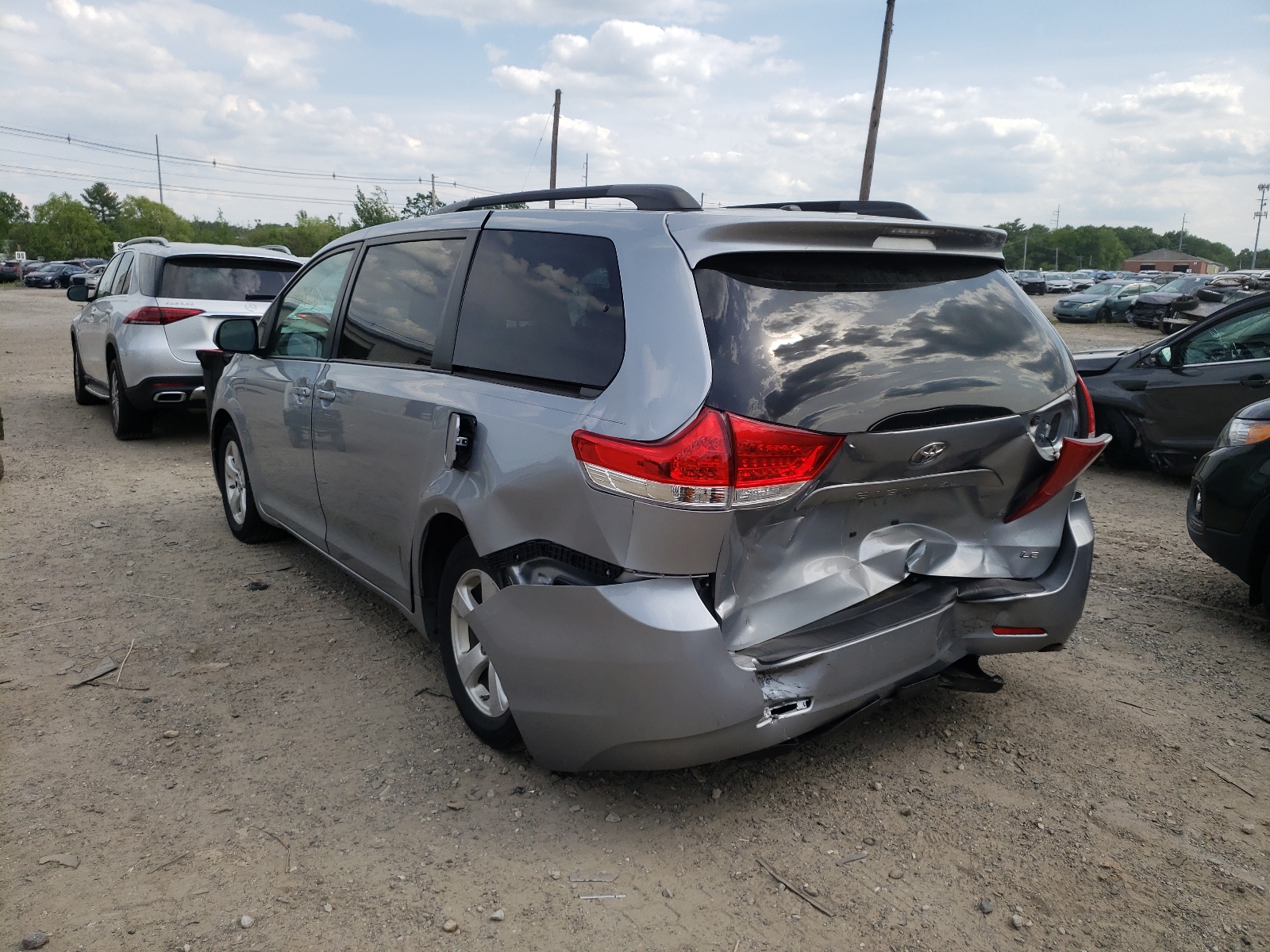 Photo 3 from auction – 2014 TOYOTA SIENNA CAR with VIN 5TDKK3DCXES436786