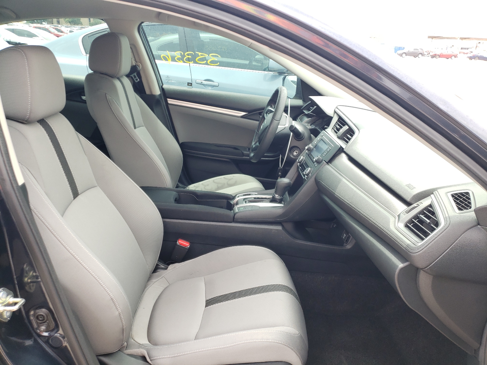 Photo 5 from auction – 2017 HONDA CIVIC LX with VIN 19XFC2F5XHE042176