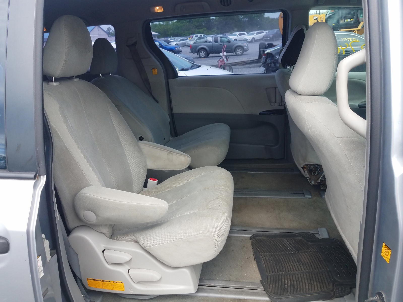 Photo 6 from auction – 2012 TOYOTA SIENNA with VIN 5TDZK3DC9CS185674