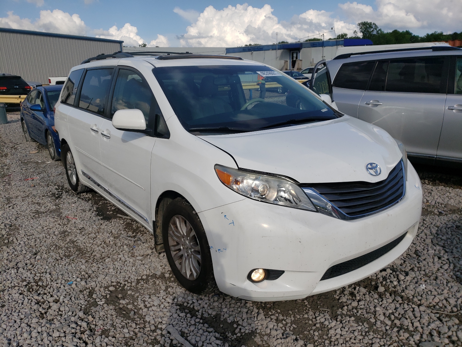 Photo 1 from auction – 2012 TOYOTA SIENNA XLE with VIN 5TDYK3DC3CS207311