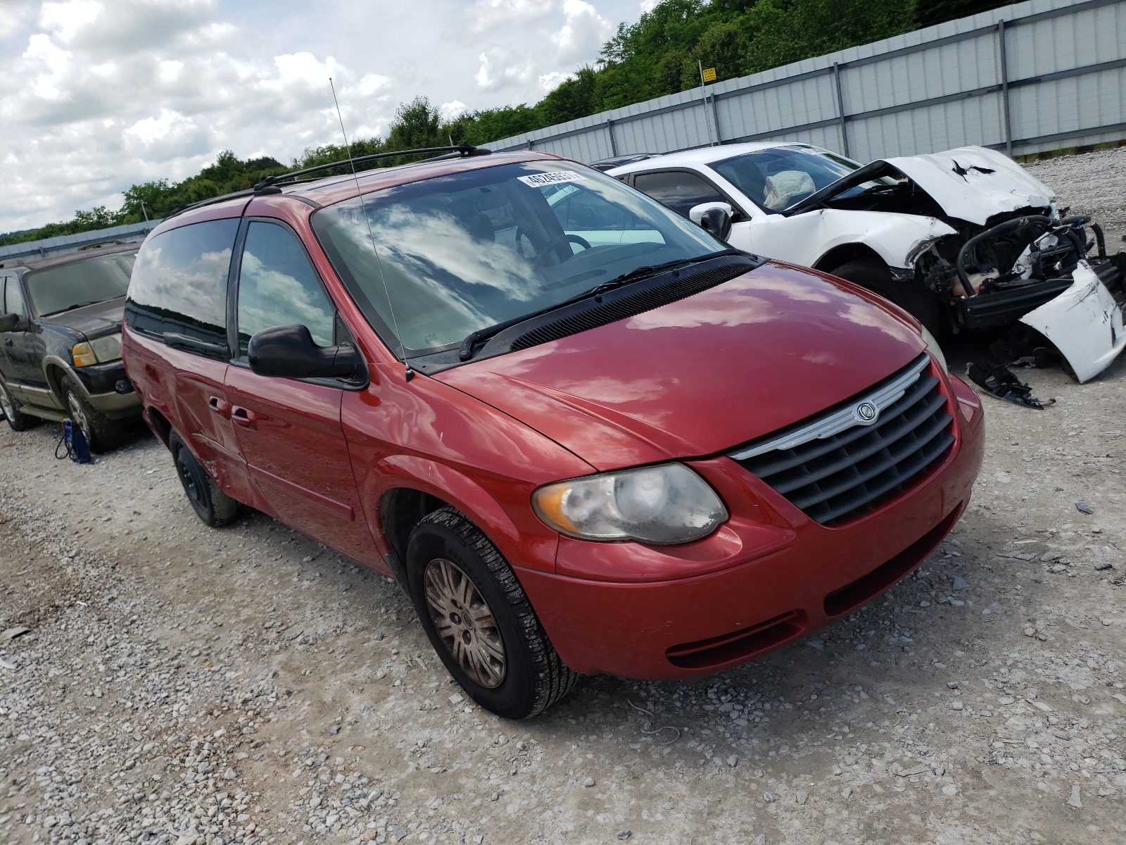 Photo 1 from auction – 2005 CHRYSLER TOWN & COU with VIN 2C4GP44R35R296848