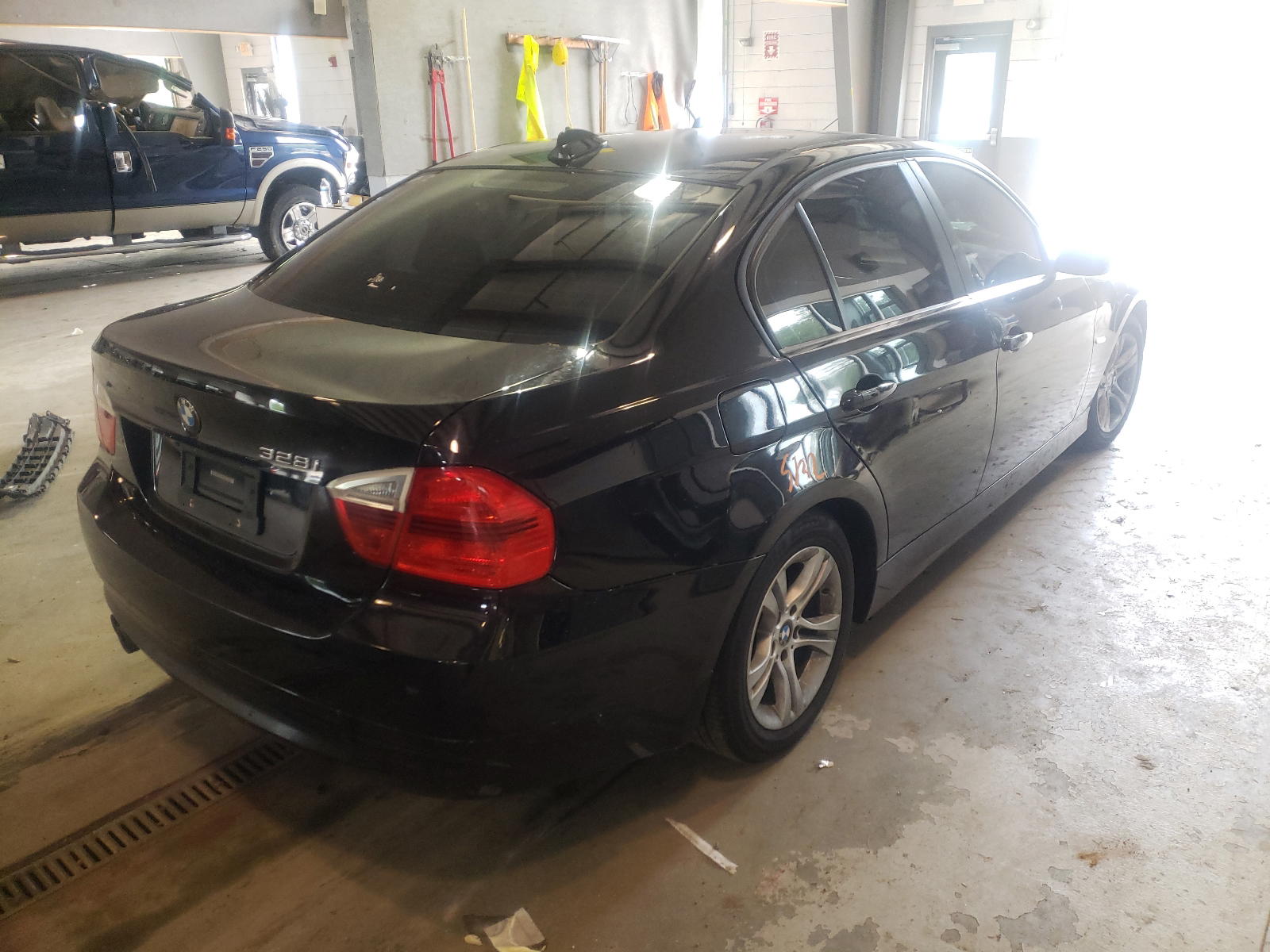 Photo 4 from auction – 2008 BMW 328 I with VIN WBAVA37578NL57113