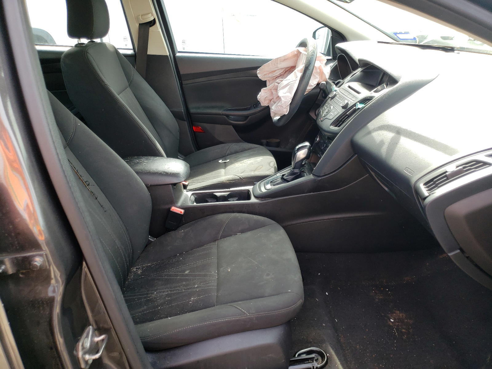 Photo 5 from auction – 2016 FORD FOCUS SE with VIN 1FADP3F25GL245320