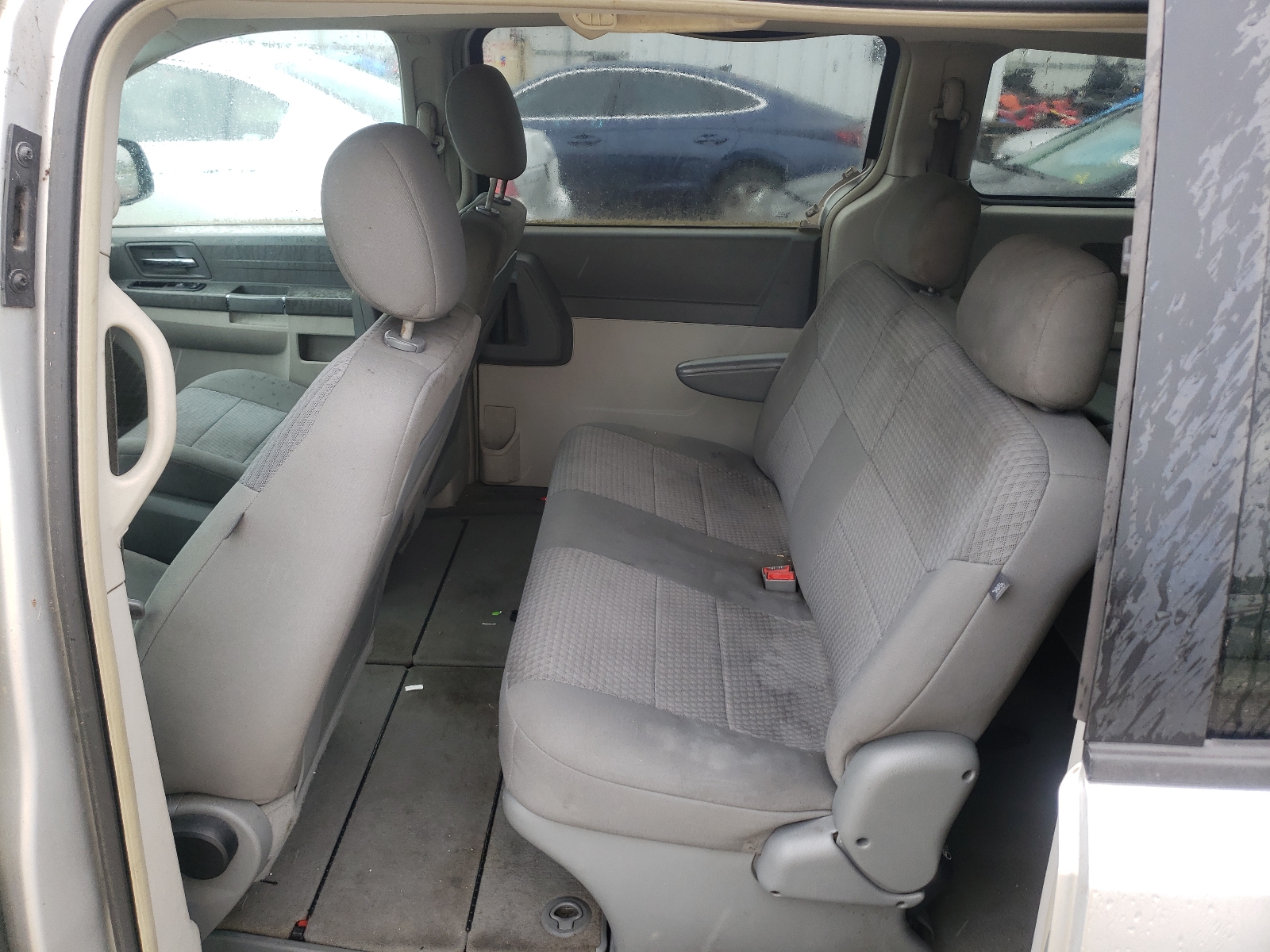 Photo 5 from auction – 2008 CHRYSLER TOWN & COU with VIN 2A8HR54P48R758186