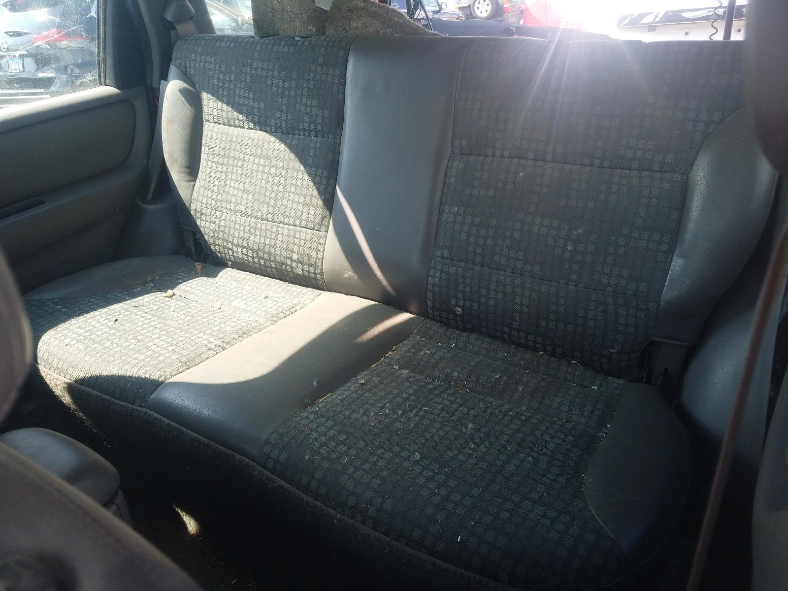 Photo 6 from auction – 2002 FORD ESCAPE XLS with VIN 1FMYU021X2KB77199