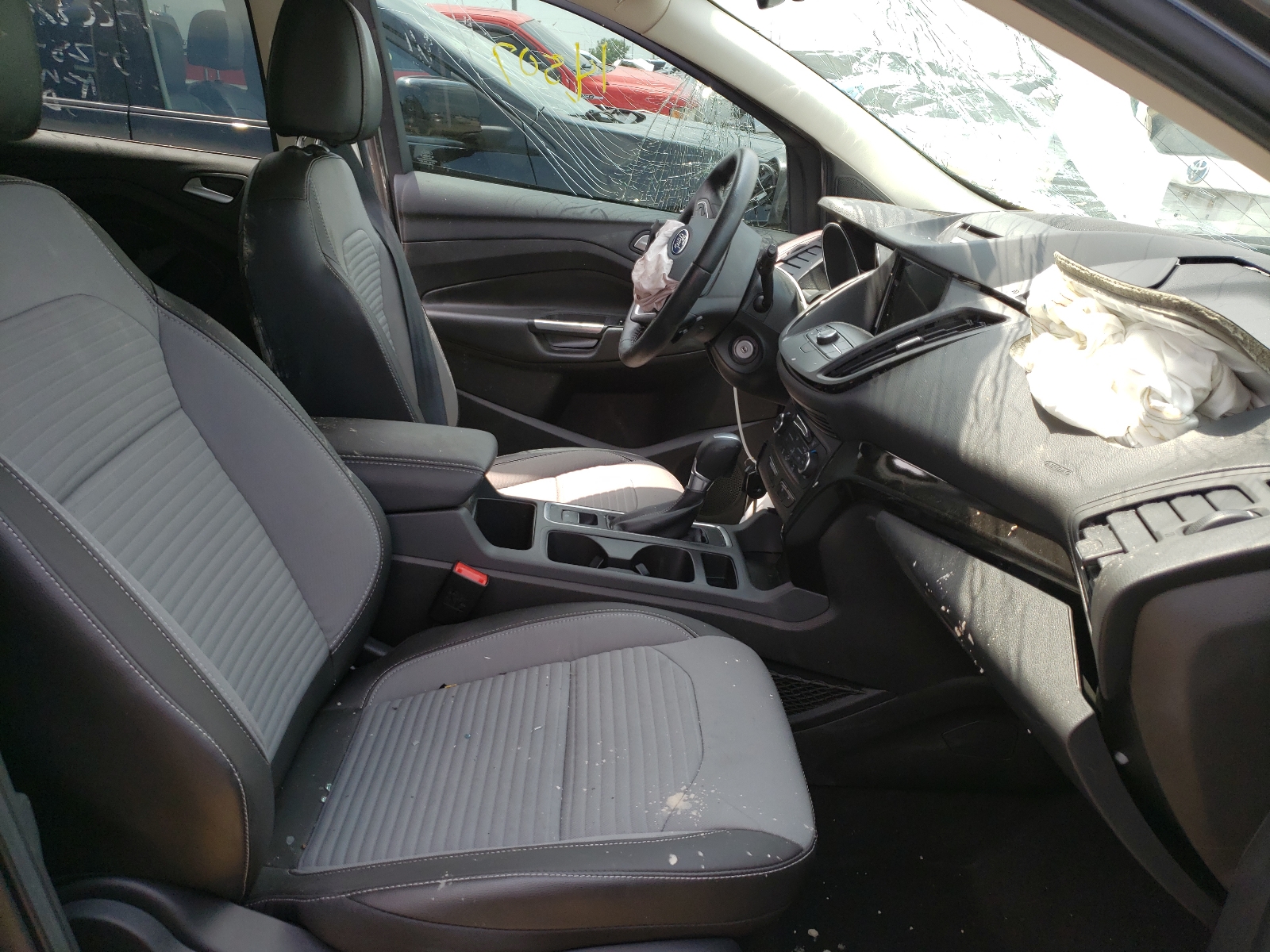 Photo 5 from auction – 2017 FORD ESCAPE SE with VIN 1FMCU0GD0HUD11910