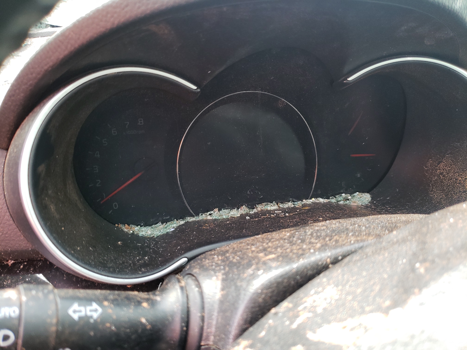 Photo 8 from auction – 2015 KIA SORENTO SX with VIN 5XYKWDA75FG659219