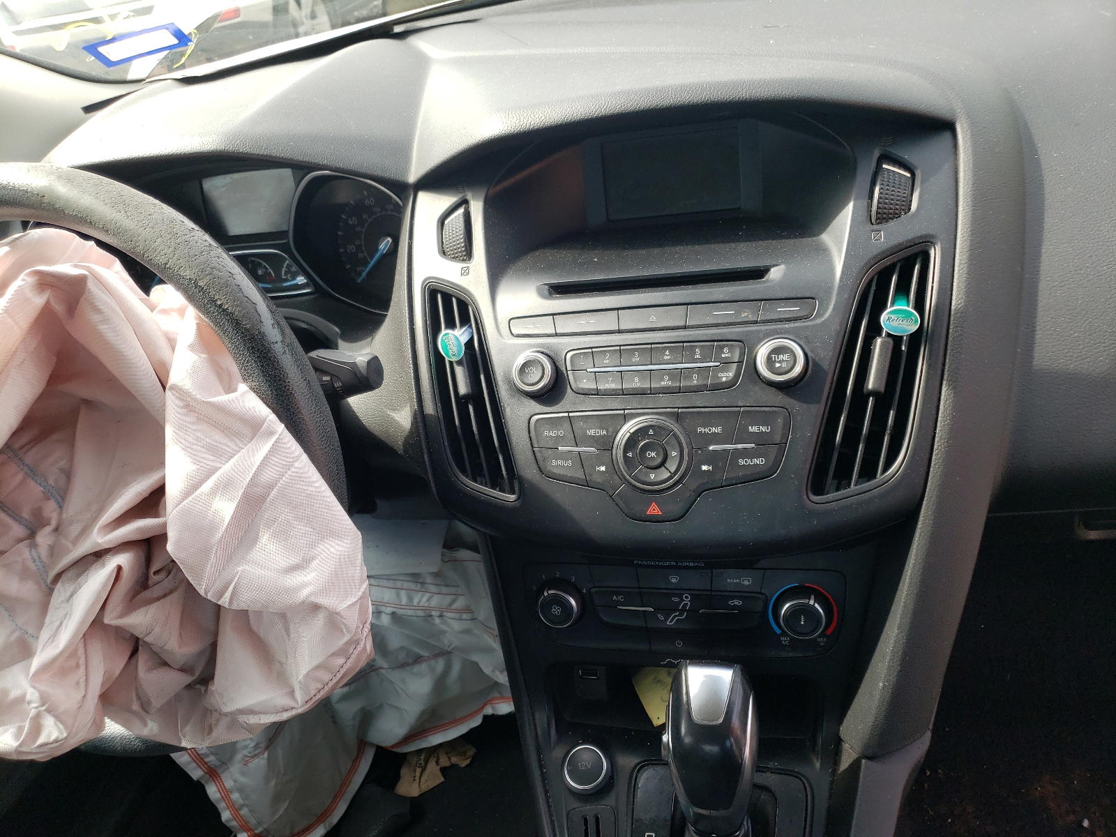 Photo 9 from auction – 2016 FORD FOCUS SE with VIN 1FADP3F25GL245320