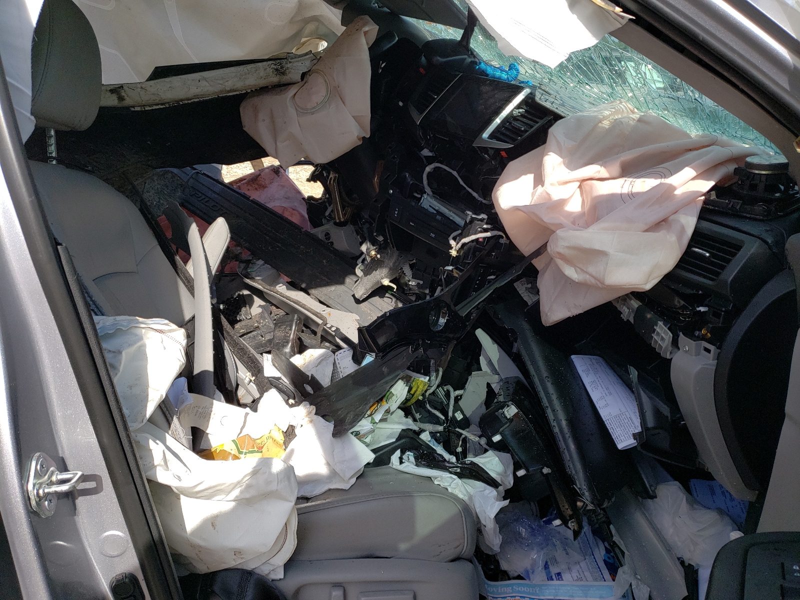 Photo 5 from auction – 2017 HONDA PILOT TOUR with VIN 5FNYF6H93HB096548