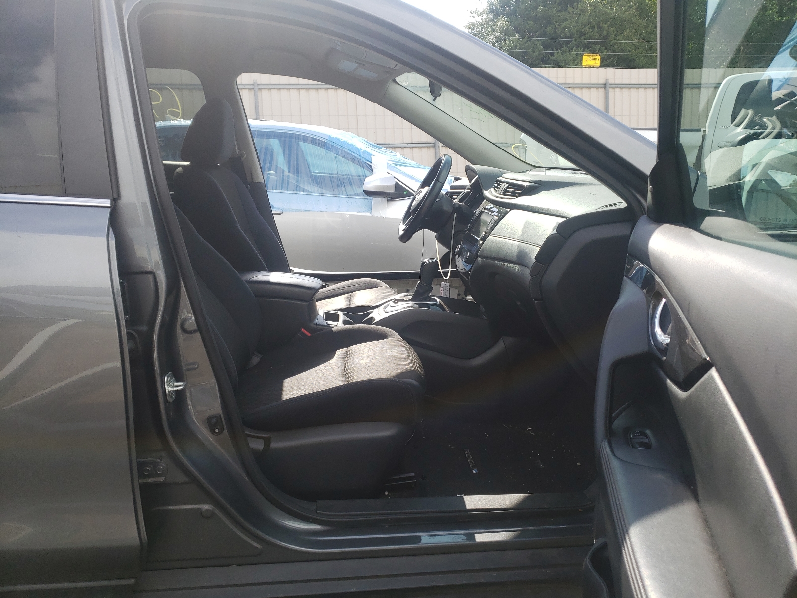 Photo 5 from auction – 2018 NISSAN ROGUE S with VIN 5N1AT2MT3JC700344