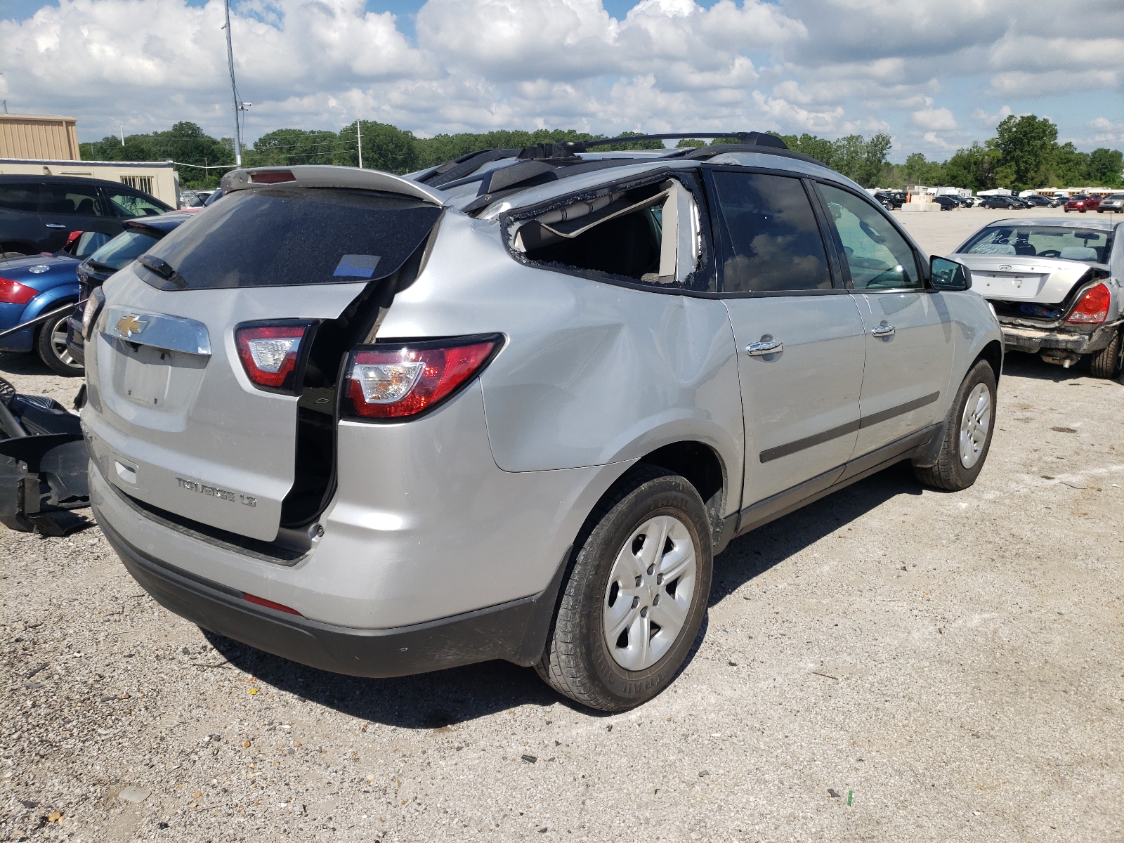 Photo 4 from auction – 2015 CHEVROLET TRAVERSE L with VIN 1GNKRFED1FJ191953