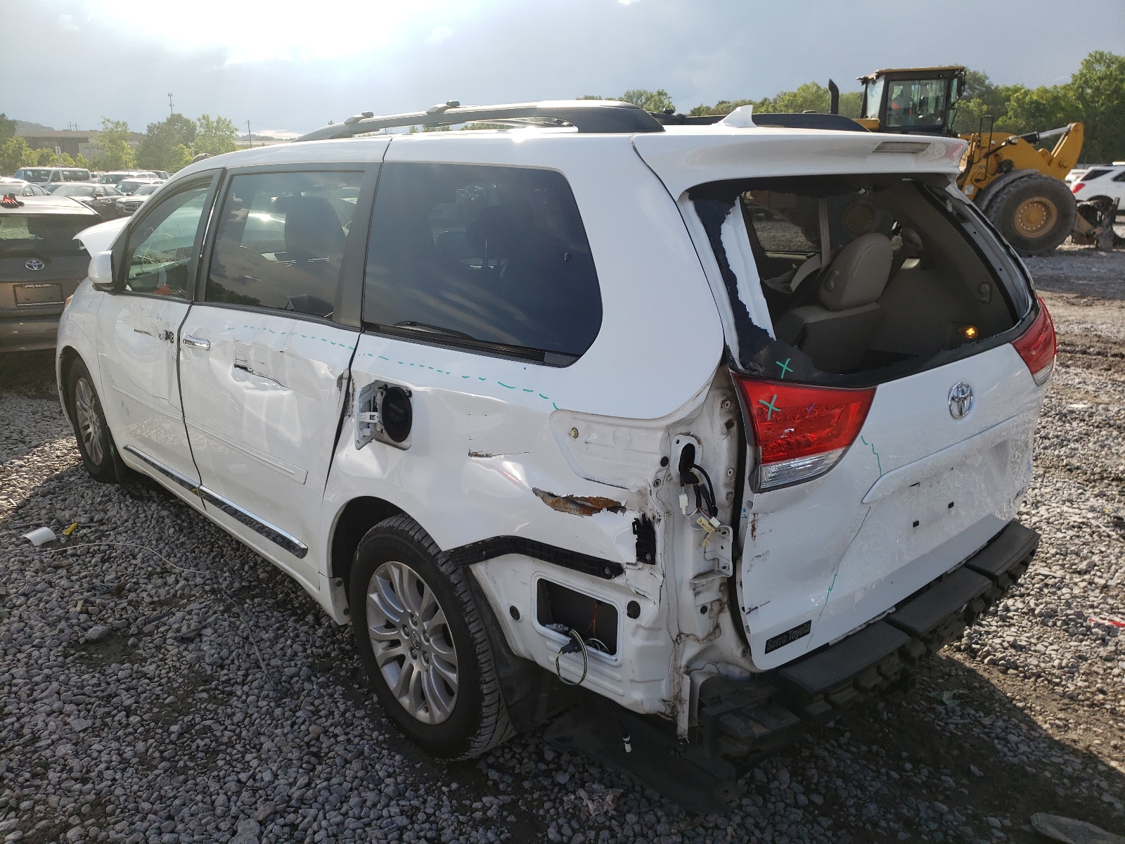Photo 3 from auction – 2012 TOYOTA SIENNA XLE with VIN 5TDYK3DC3CS207311