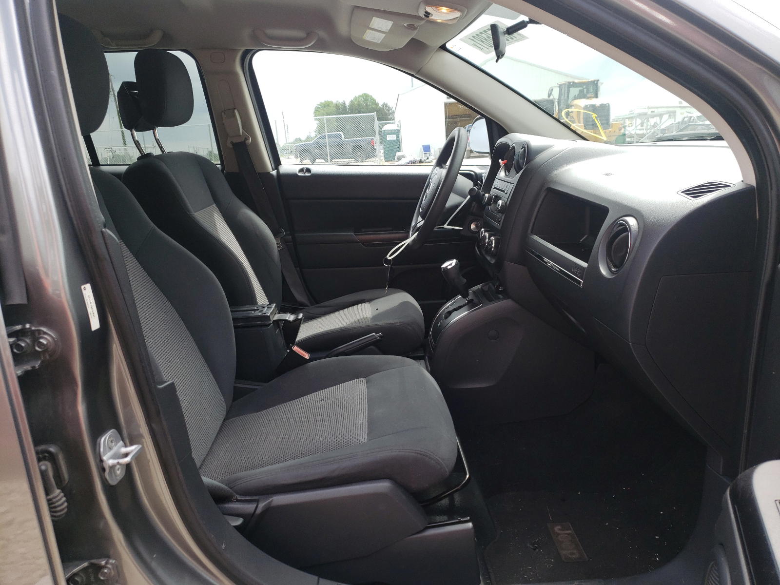 Photo 5 from auction – 2011 JEEP COMPASS SP with VIN 1J4NT1FB4BD236071