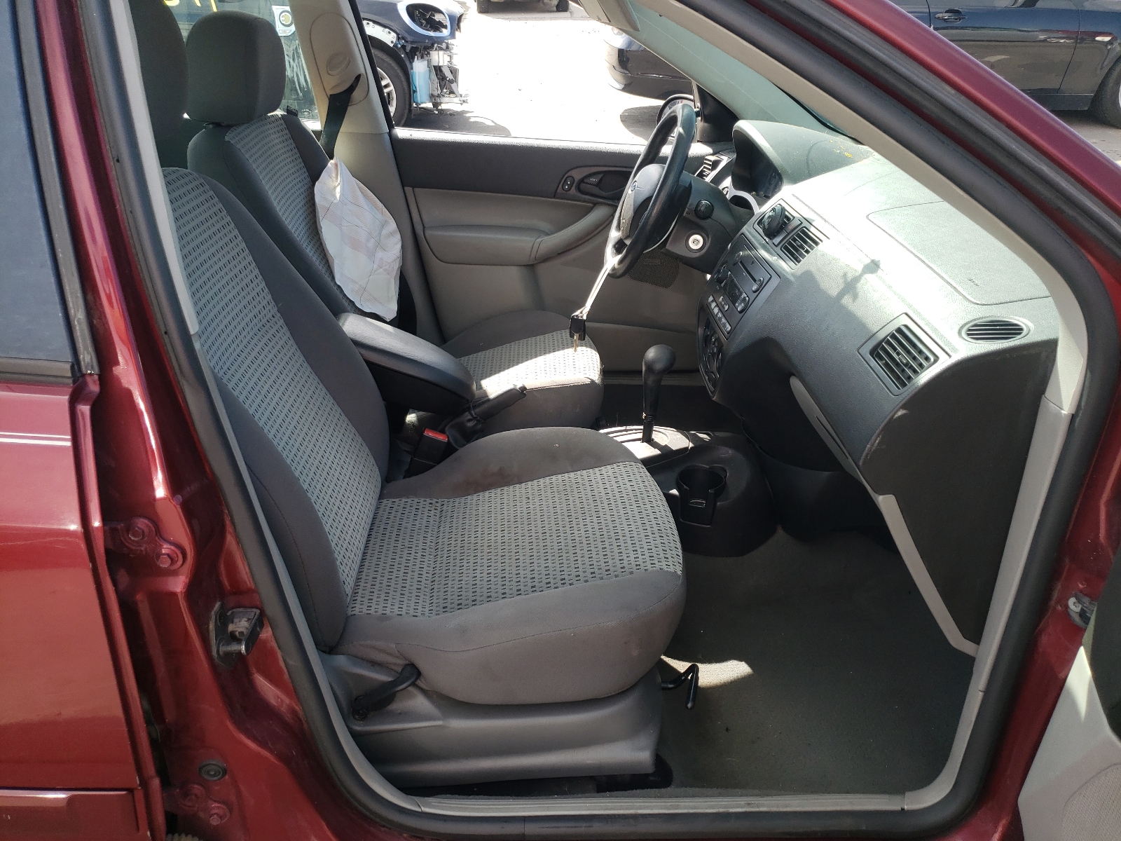 Photo 5 from auction – 2006 FORD FOCUS ZX4 with VIN 1FAHP34N16W113120