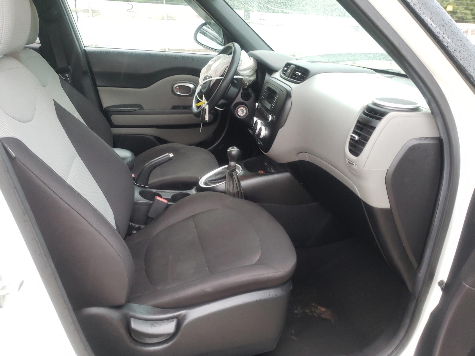 Photo 5 from auction – 2015 KIA SOUL with VIN KNDJN2A24F7228908