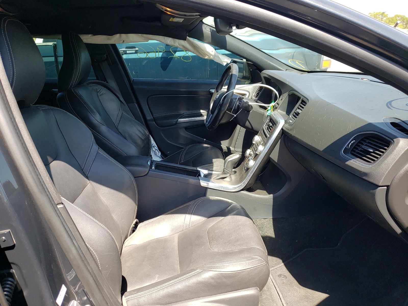 Photo 5 from auction – 2016 VOLVO V60 T5 PRE with VIN YV140MEK9G1304820