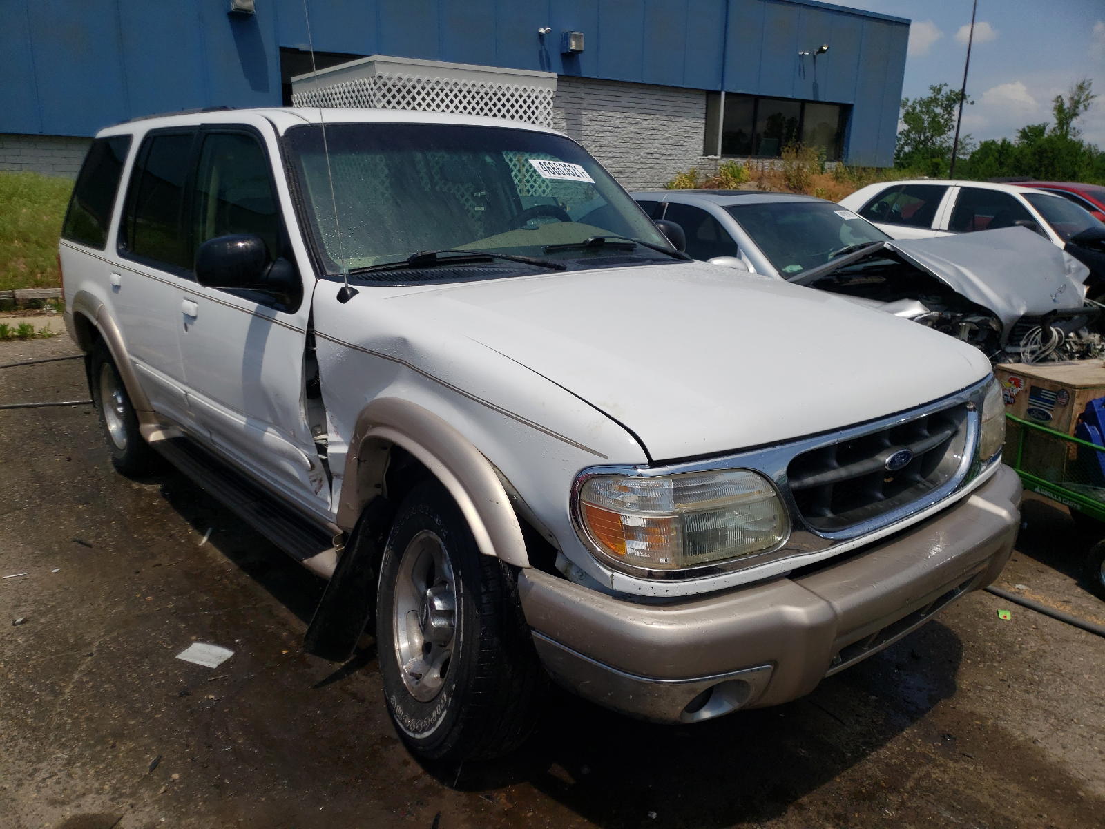FORD EXPLORER E 2000 with VIN 1FMZU74E2YUB75313 - Photo from auction