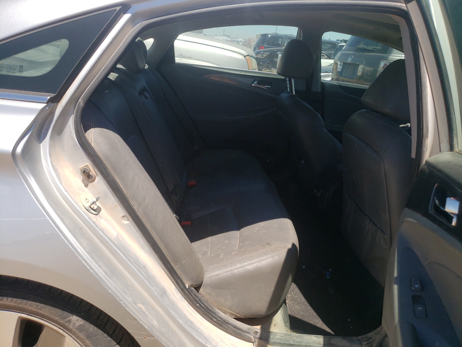 Photo 6 from auction – 2013 HYUNDAI SONATA HYB with VIN KMHEC4A42DA067314