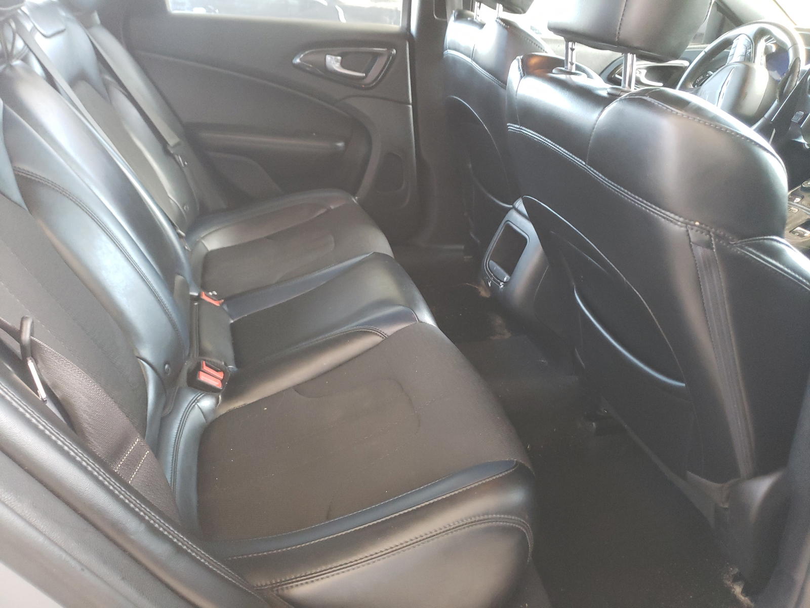 Photo 6 from auction – 2015 CHRYSLER 200 S with VIN 1C3CCCBB7FN758941