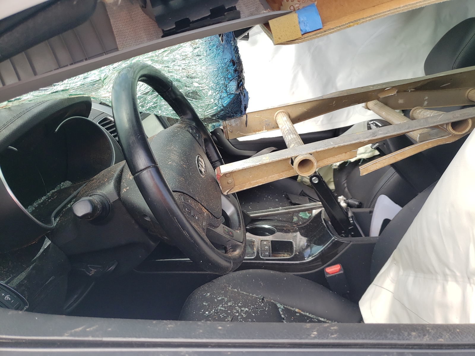 Photo 5 from auction – 2015 KIA SORENTO SX with VIN 5XYKWDA75FG659219